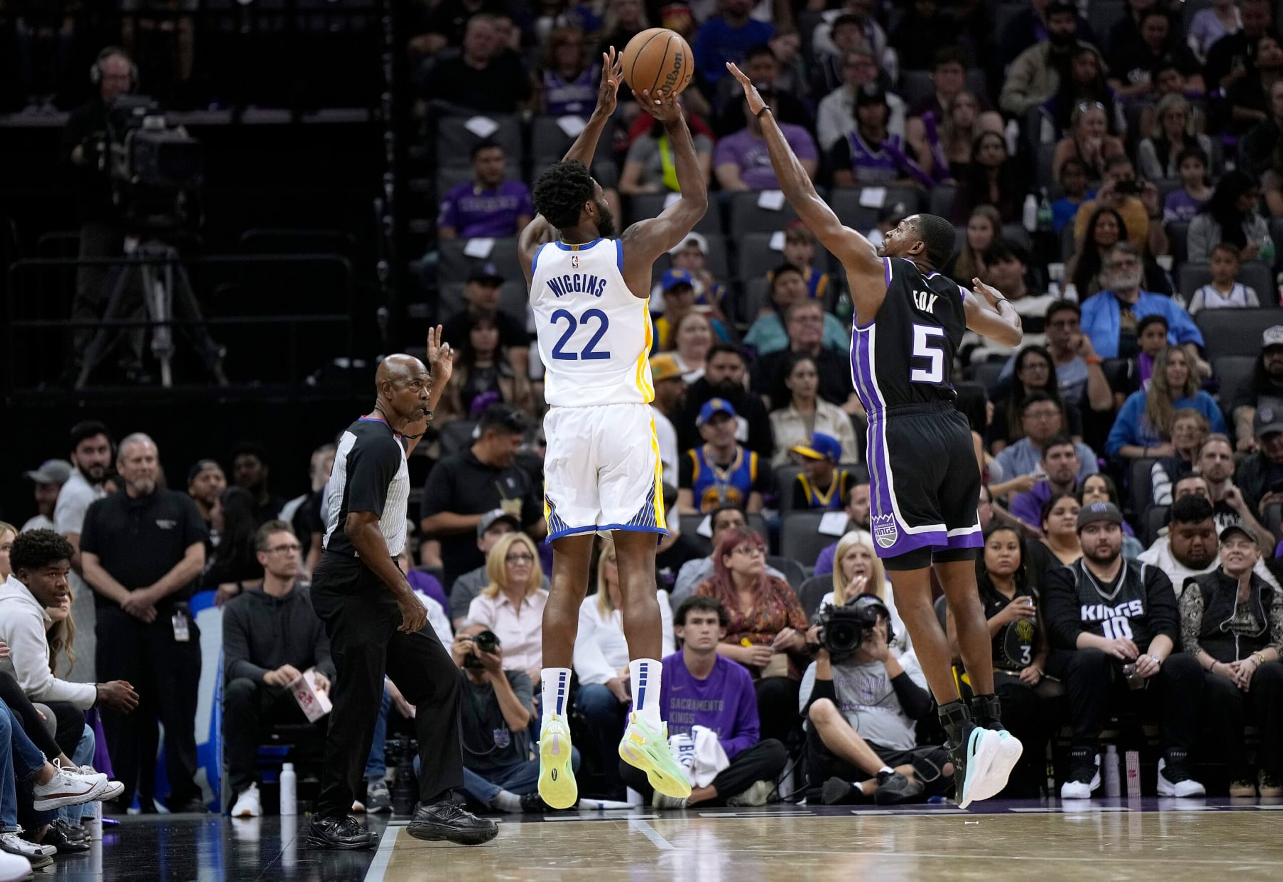 SACRAMENTO, CALIFORNIA - OCTOBER 15: Andrew Wiggins #22 of the Golden State Warriors shoots over De'Aaron Fox #5 of the Sacramento Kings during the first half of an NBA game at Golden 1 Center on October 15, 2023 in Sacramento, California. NOTE TO USER: User expressly acknowledges and agrees that, by downloading and or using this photograph, User is consenting to the terms and conditions of the Getty Images License Agreement. (Photo by Thearon W. Henderson/Getty Images) SACRAMENTO, CALIFORNIA - OCTOBER 15: Andrew Wiggins #22 of the Golden State Warriors shoots over De'Aaron Fox #5 of the Sacramento Kings during the first half of an NBA game at Golden 1 Center on October 15, 2023 in Sacramento, California. NOTE TO USER: User expressly acknowledges and agrees that, by downloading and or using this photograph, User is consenting to the terms and conditions of the Getty Images License Agreement. (Photo by Thearon W. Henderson/Getty Images)