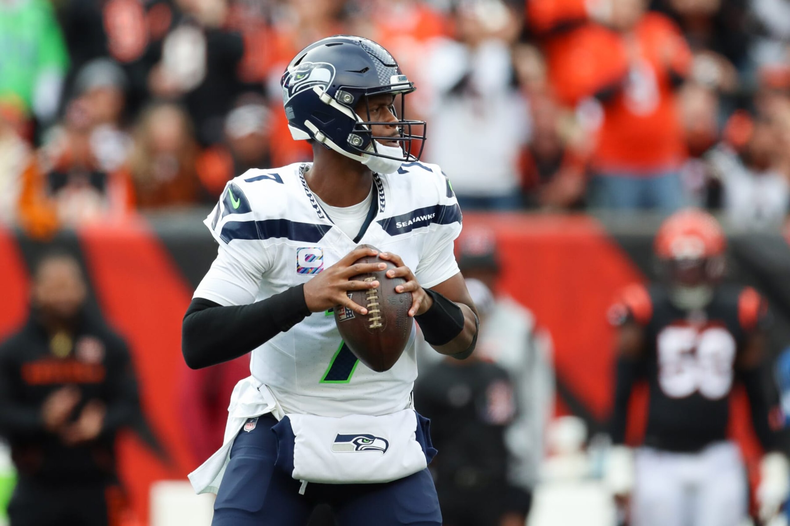 CINCINNATI, OH - OCTOBER 15: Seattle Seahawks quarterback Geno Smith (7) looks to pass during the game against the Seattle Seahawks and the Cincinnati Bengals on October 15, 2023, at Paycor Stadium in Cincinnati, OH. (Photo by Ian Johnson/Icon Sportswire via Getty Images)