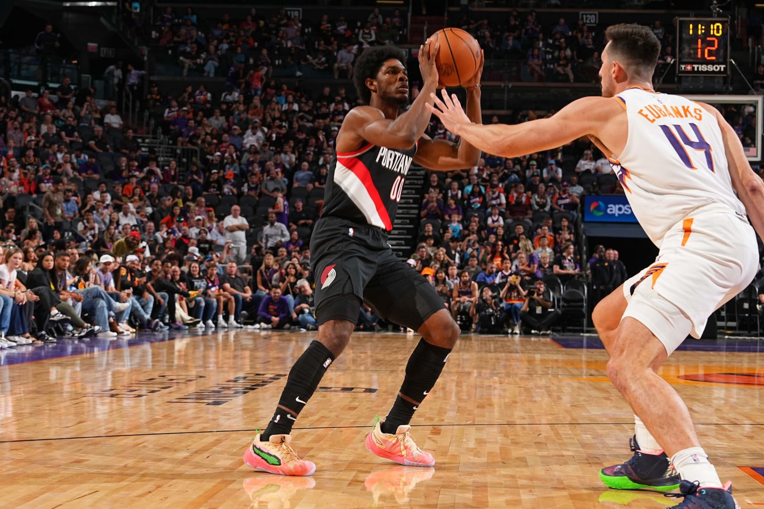 PHOENIX, AZ - OCTOBER 16: Scoot Henderson #00 of the Portland Trail Blazers handles the ball during the game against the Phoenix Suns on October 16, 2023 at Footprint Center in Phoenix, Arizona. NOTE TO USER: User expressly acknowledges and agrees that, by downloading and or using this photograph, user is consenting to the terms and conditions of the Getty Images License Agreement. Mandatory Copyright Notice: Copyright 2023 NBAE (Photo by Garrett Ellwood/NBAE via Getty Images)