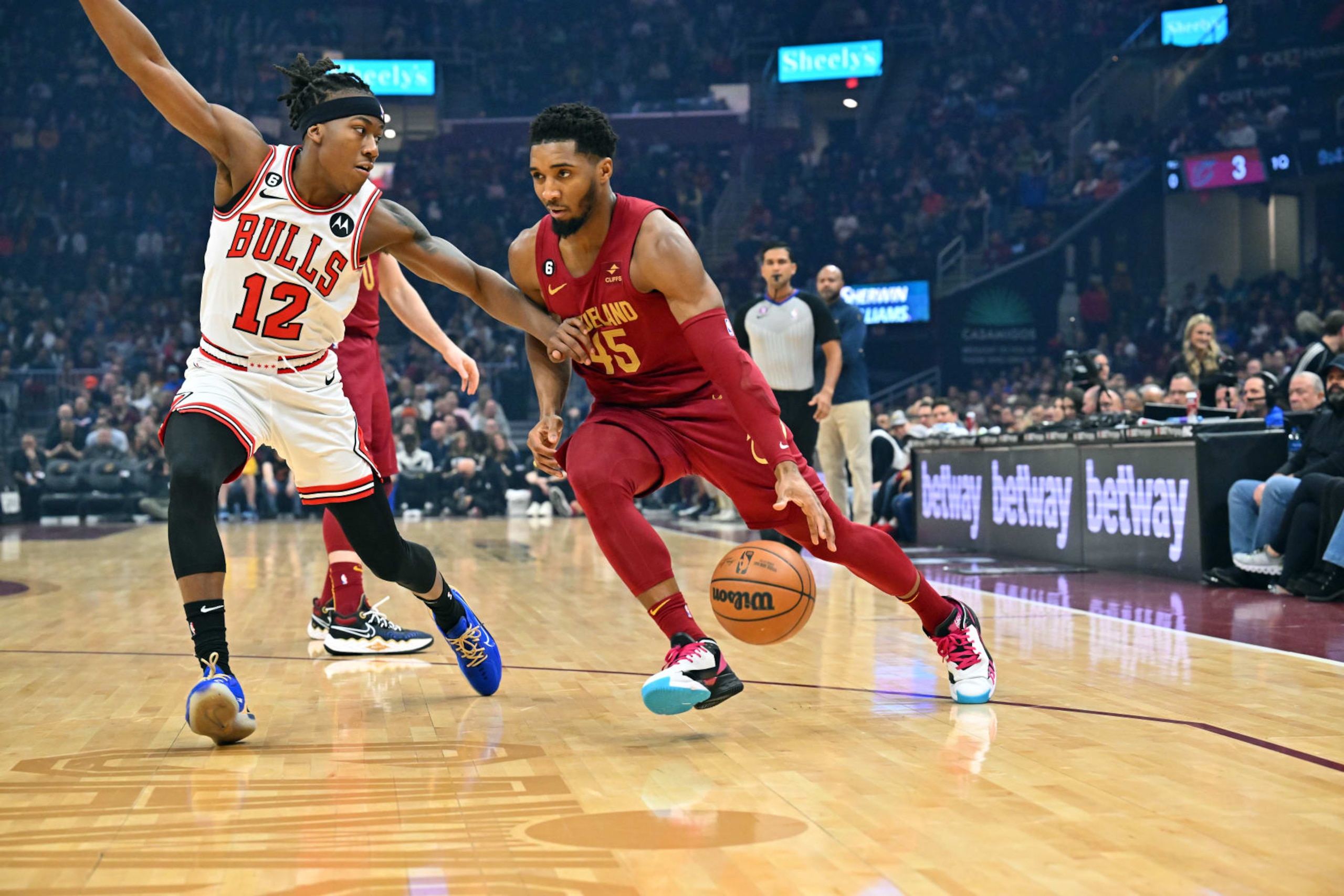 CLEVELAND, OHIO - JANUARY 02: Donovan Mitchell #45 of the Cleveland Cavaliers drives to the basket around Ayo Dosunmu #12 of the Chicago Bulls during the first half at Rocket Mortgage Fieldhouse on January 02, 2023 in Cleveland, Ohio. NOTE TO USER: User expressly acknowledges and agrees that, by downloading and or using this photograph, User is consenting to the terms and conditions of the Getty Images License Agreement. (Photo by Jason Miller/Getty Images)