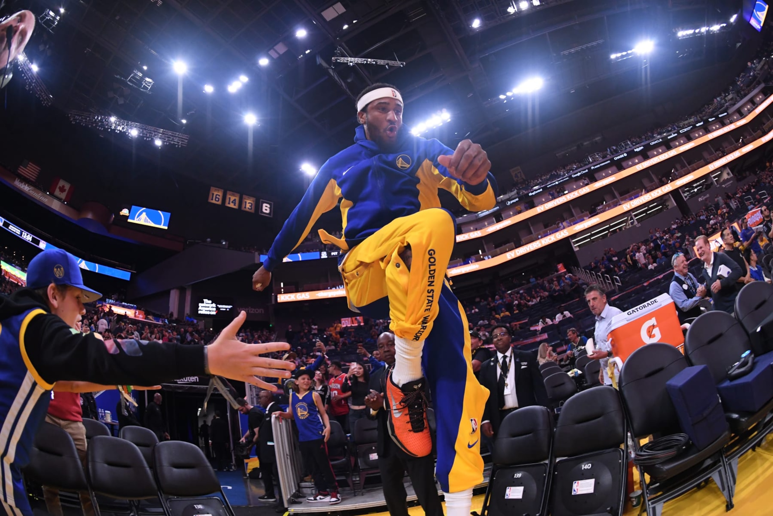 SAN FRANCISCO, CA - OCTOBER 18: Jonathan Kuminga #00 of the Golden State Warriors arrives to the arena before the game against the Sacramento Kings on October 18, 2023 at Chase Center in San Francisco, California. NOTE TO USER: User expressly acknowledges and agrees that, by downloading and or using this photograph, user is consenting to the terms and conditions of Getty Images License Agreement. Mandatory Copyright Notice: Copyright 2023 NBAE (Photo by Noah Graham/NBAE via Getty Images)