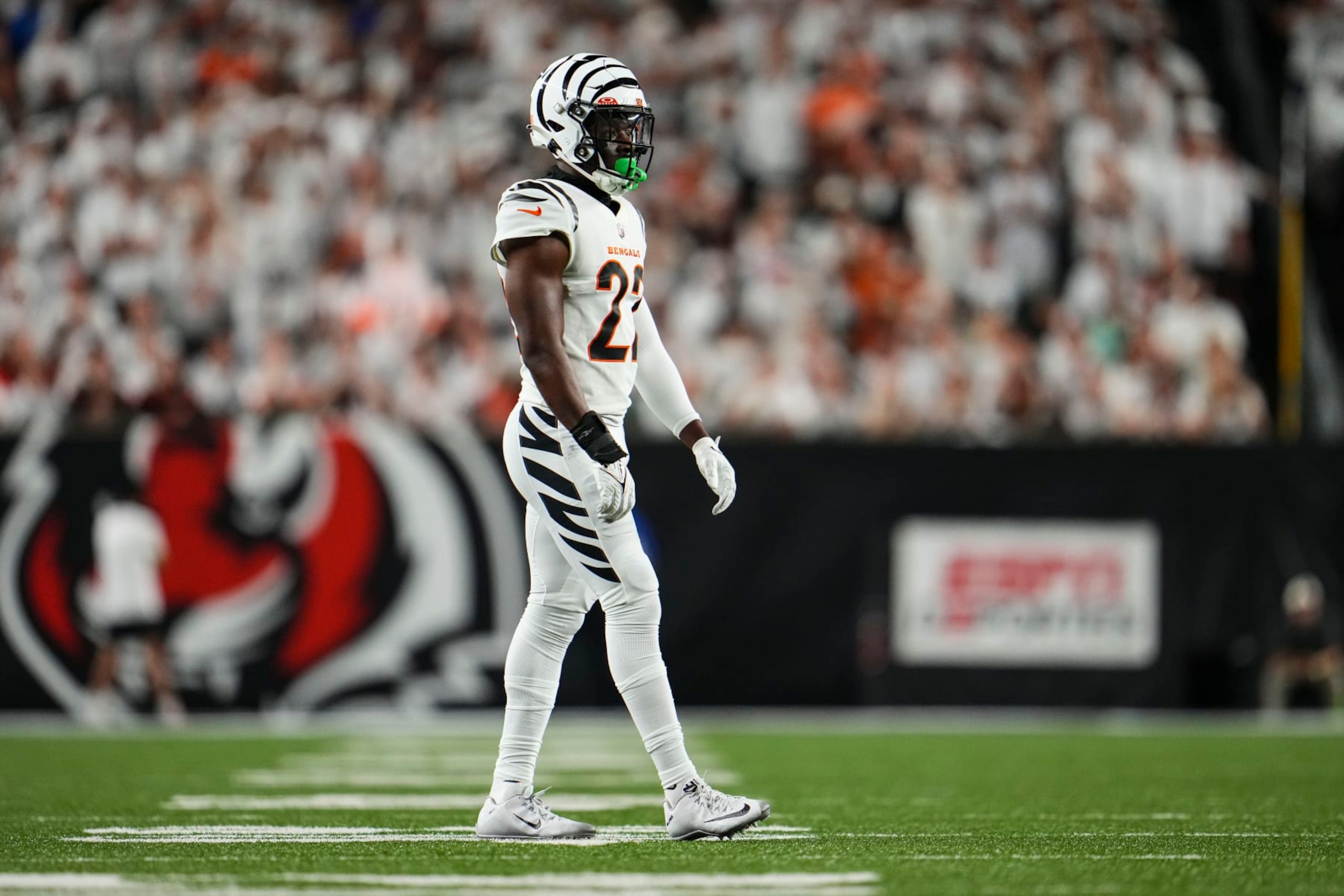 CINCINNATI, OH - SEPTEMBER 25: Chidobe Awuzie #22 of the Cincinnati Bengals defends in coverage during at Paycor Stadium on September 25, 2023 in Cincinnati, Ohio. (Photo by Cooper Neill/Getty Images) CINCINNATI, OH - SEPTEMBER 25: Chidobe Awuzie #22 of the Cincinnati Bengals defends in coverage during at Paycor Stadium on September 25, 2023 in Cincinnati, Ohio. (Photo by Cooper Neill/Getty Images)