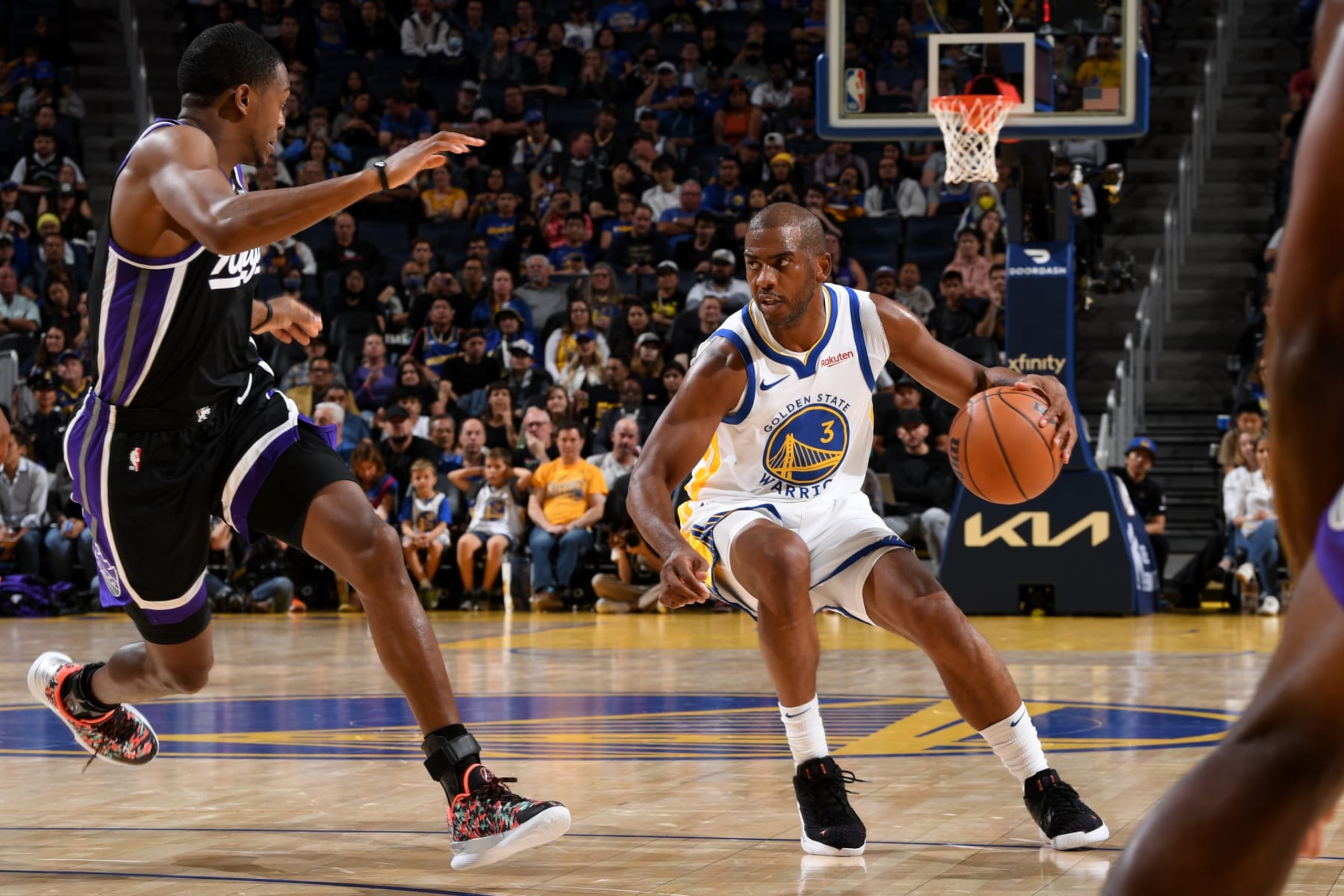 SAN FRANCISCO, CA - OCTOBER 18: Chris Paul #3 of the Golden State Warriors dribbles the ball during the game against the Sacramento Kings on October 18, 2023 at Chase Center in San Francisco, California. NOTE TO USER: User expressly acknowledges and agrees that, by downloading and or using this photograph, user is consenting to the terms and conditions of Getty Images License Agreement. Mandatory Copyright Notice: Copyright 2023 NBAE (Photo by Noah Graham/NBAE via Getty Images)