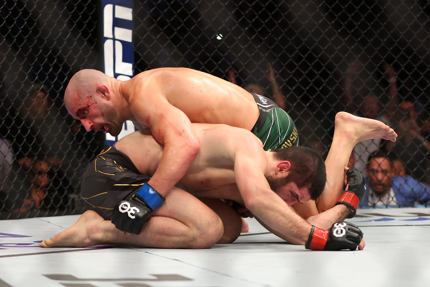 PERTH, AUSTRALIA - FEBRUARY 12: Alex Volkanovski of Australia battles Islam Makhachev of Russia in the UFC lightweight championship fight during UFC 284 at RAC Arena on February 12, 2023 in Perth, Australia. (Photo by Paul Kane/Getty Images)