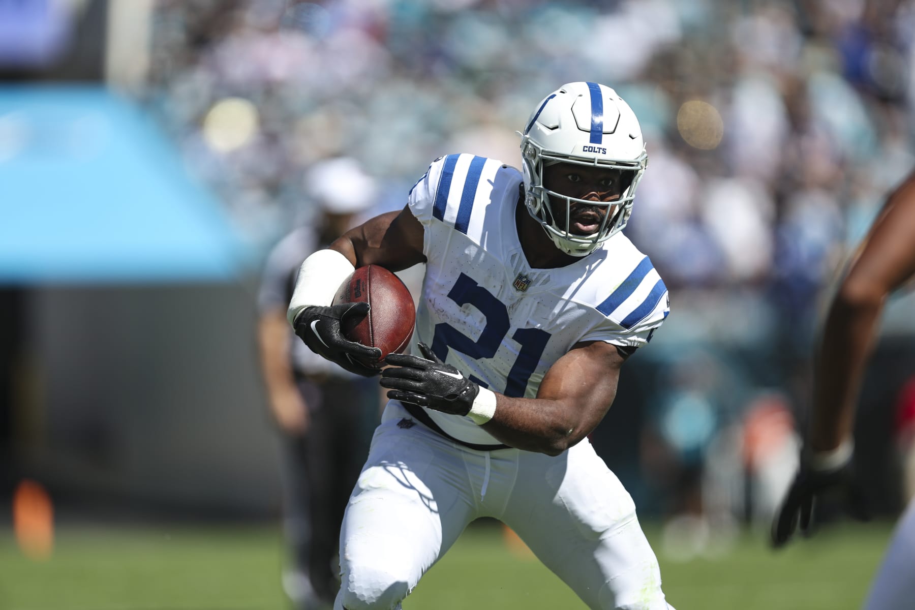 JACKSONVILLE, FL - OCTOBER 15: Zack Moss #21 of the Indianapolis Colts runs the ball during an NFL game against the Jacksonville Jaguars at EverBank Field on October 15, 2023 in Jacksonville, Florida. (Photo by Perry Knotts/Getty Images)