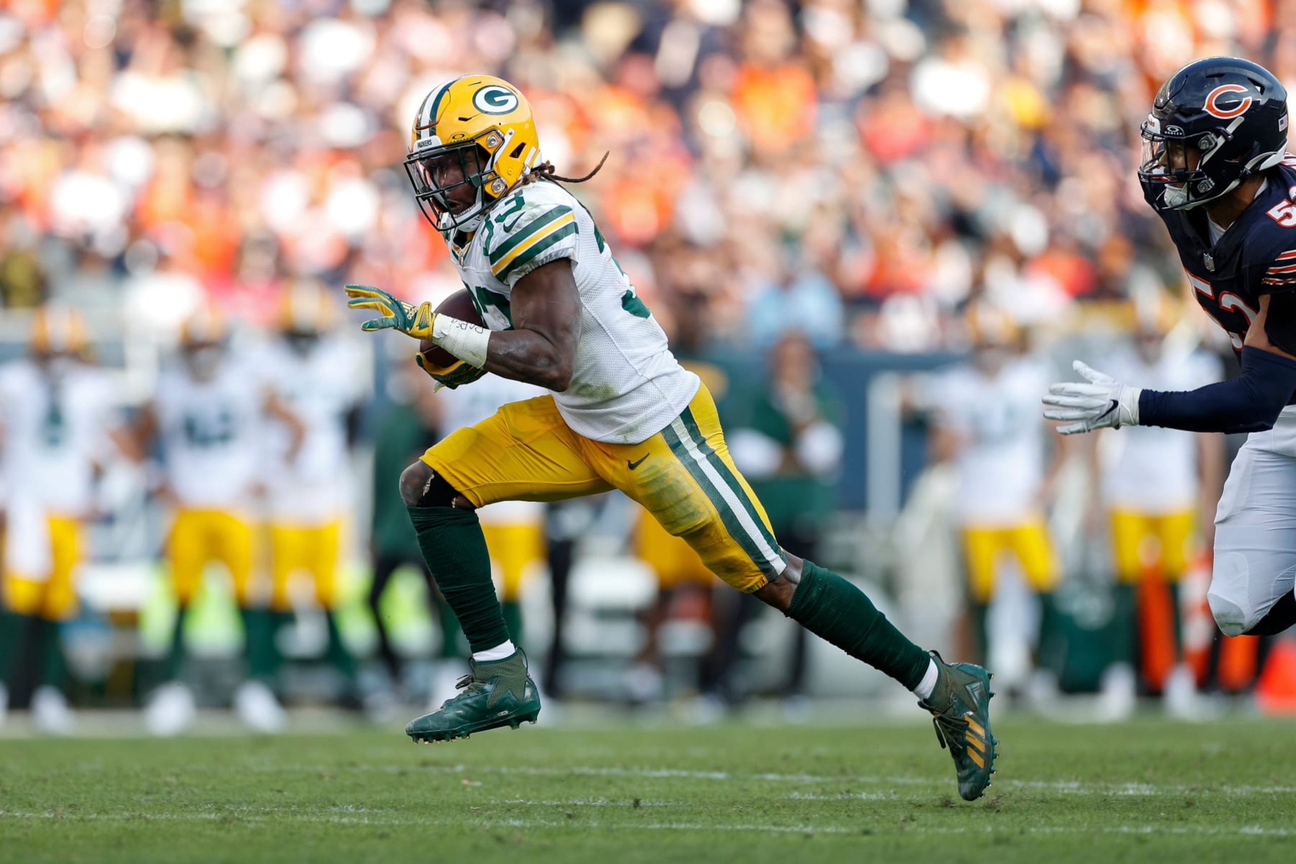 CHICAGO, IL - SEPTEMBER 10: Green Bay Packers running back Aaron Jones (33) runs with the ball in the third quarter during a regular season game between the Green Bay Packers and the Chicago Bears on September, 10, 2023, at Soldier Field in Chicago, IL. (Photo by Brandon Sloter/Icon Sportswire via Getty Images)