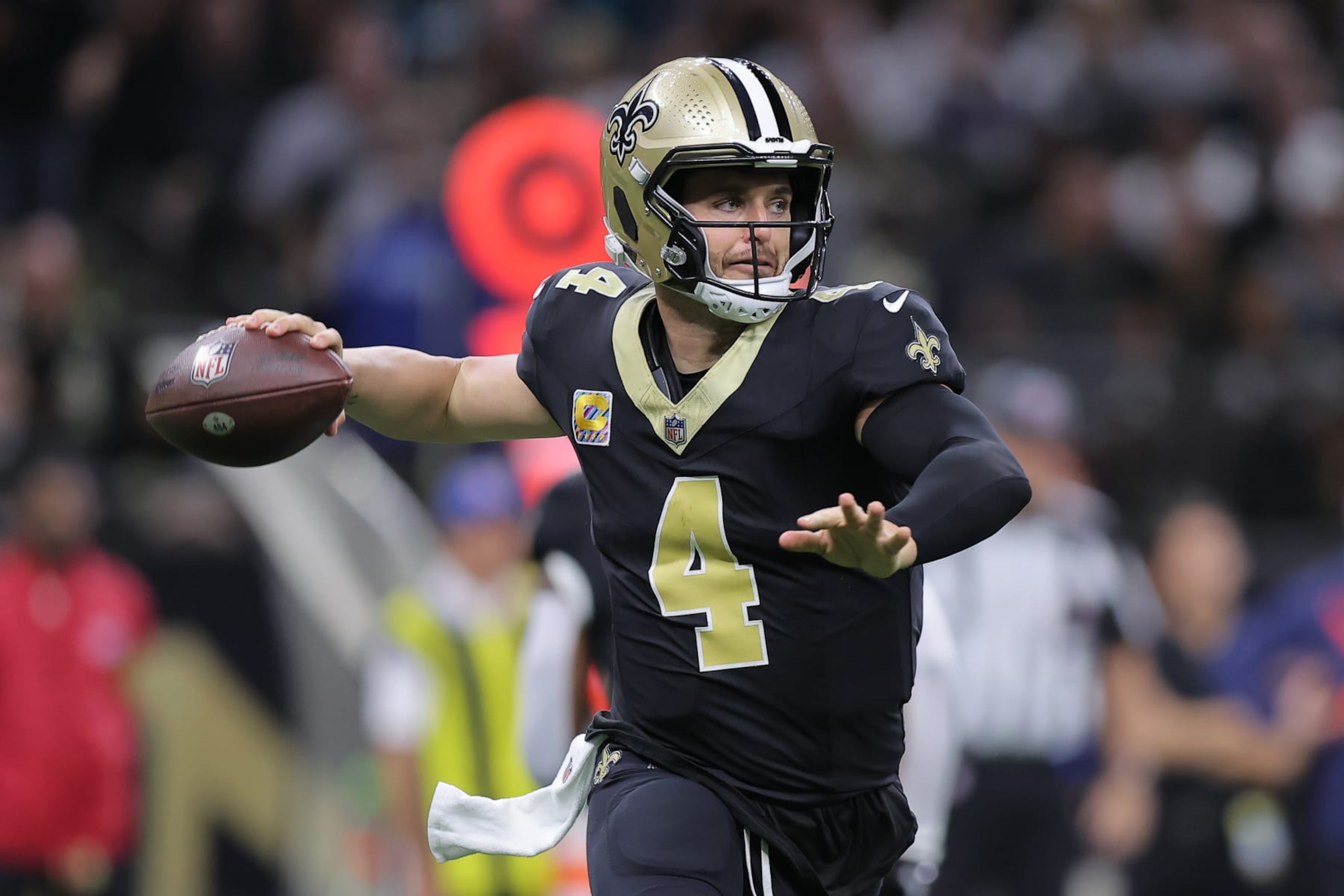 NEW ORLEANS, LOUISIANA - OCTOBER 19: Derek Carr #4 of the New Orleans Saints looks to pass during the first half against the Jacksonville Jaguars at Caesars Superdome on October 19, 2023 in New Orleans, Louisiana. (Photo by Jonathan Bachman/Getty Images) NEW ORLEANS, LOUISIANA - OCTOBER 19: Derek Carr #4 of the New Orleans Saints looks to pass during the first half against the Jacksonville Jaguars at Caesars Superdome on October 19, 2023 in New Orleans, Louisiana. (Photo by Jonathan Bachman/Getty Images)