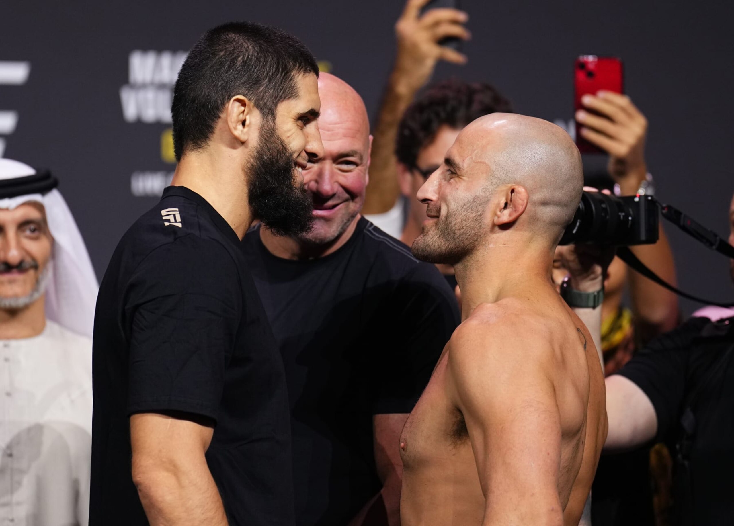 ABU DHABI, UNITED ARAB EMIRATES - OCTOBER 20: (L-R) Opponents Islam Makhachev of Russia and Alexander Volkanovski of Australia face off during the UFC 294 ceremonial weigh-in at Etihad Arena on October 20, 2023 in Abu Dhabi, United Arab Emirates. (Photo by Chris Unger/Zuffa LLC via Getty Images) ABU DHABI, UNITED ARAB EMIRATES - OCTOBER 20: (L-R) Opponents Islam Makhachev of Russia and Alexander Volkanovski of Australia face off during the UFC 294 ceremonial weigh-in at Etihad Arena on October 20, 2023 in Abu Dhabi, United Arab Emirates. (Photo by Chris Unger/Zuffa LLC via Getty Images)