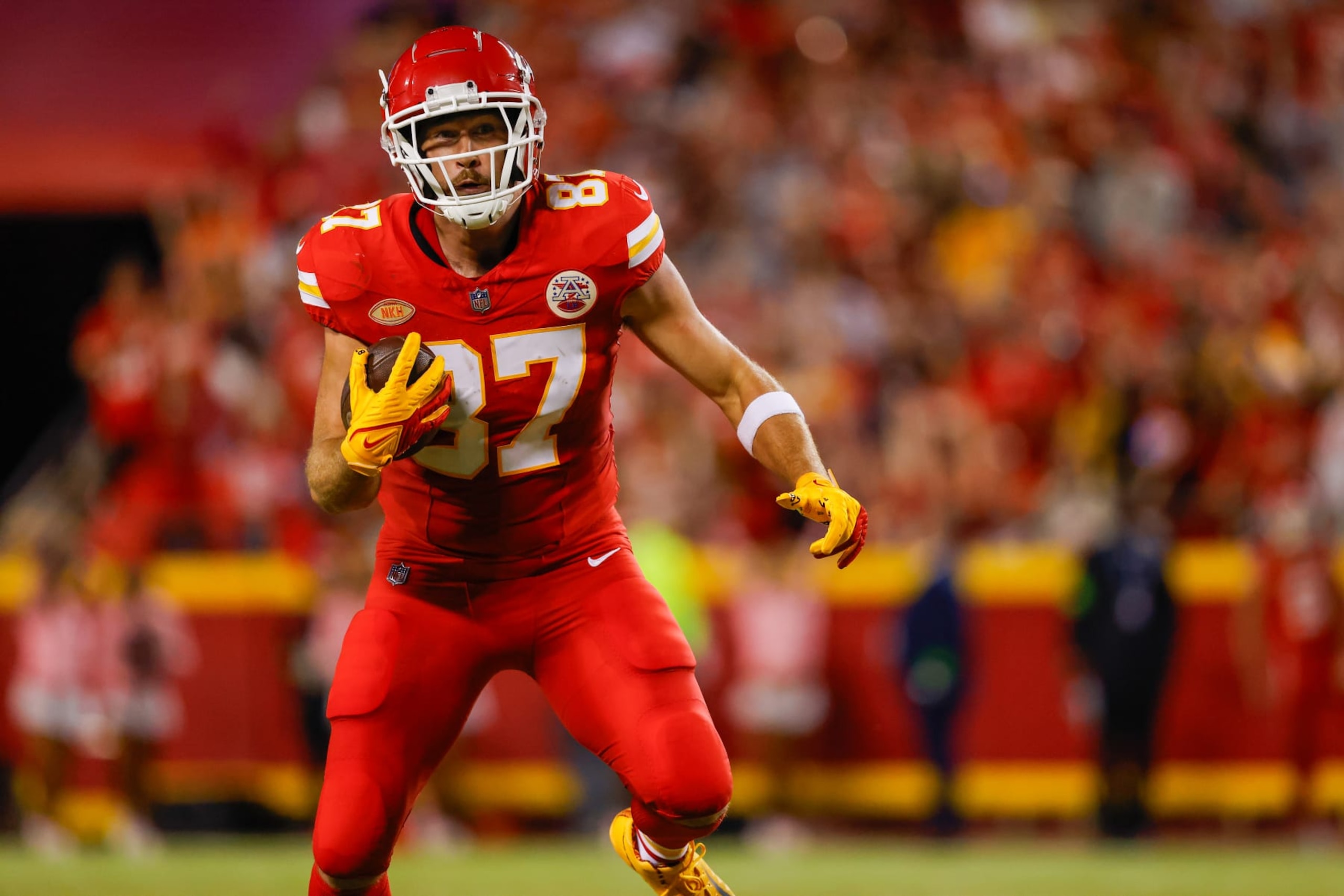 KANSAS CITY, MISSOURI - OCTOBER 12: Travis Kelce #87 of the Kansas City Chiefs runs for a 40-yard pass catch during the first quarter against the Denver Broncos at GEHA Field at Arrowhead Stadium on October 12, 2023 in Kansas City, Missouri. (Photo by David Eulitt/Getty Images)