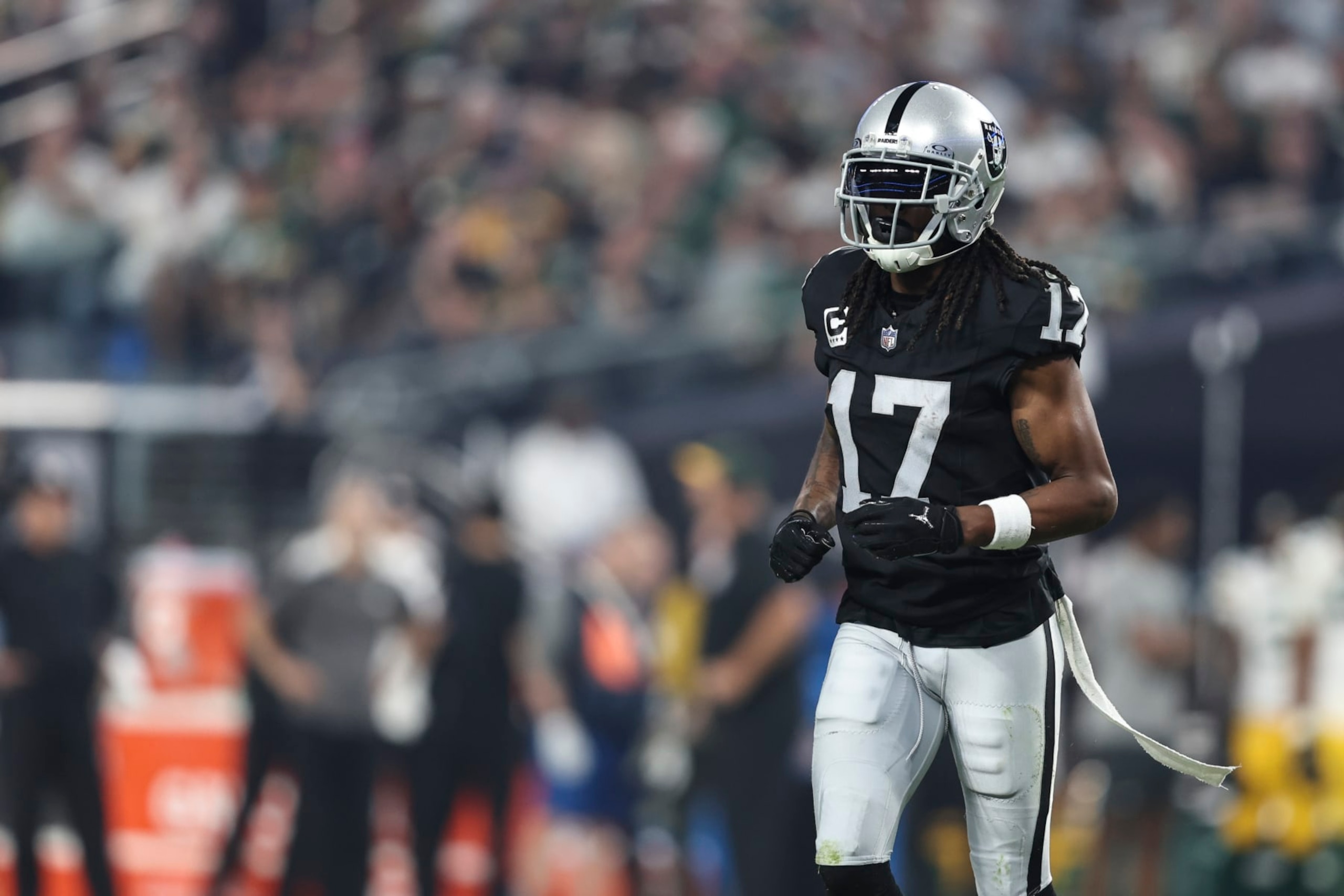 LAS VEGAS, NEVADA - OCTOBER 09: Davante Adams #17 of the Las Vegas Raiders runs during an NFL football game between the Las Vegas Raiders and the Green Bay Packers at Allegiant Stadium on October 09, 2023 in Las Vegas, Nevada. (Photo by Michael Owens/Getty Images)