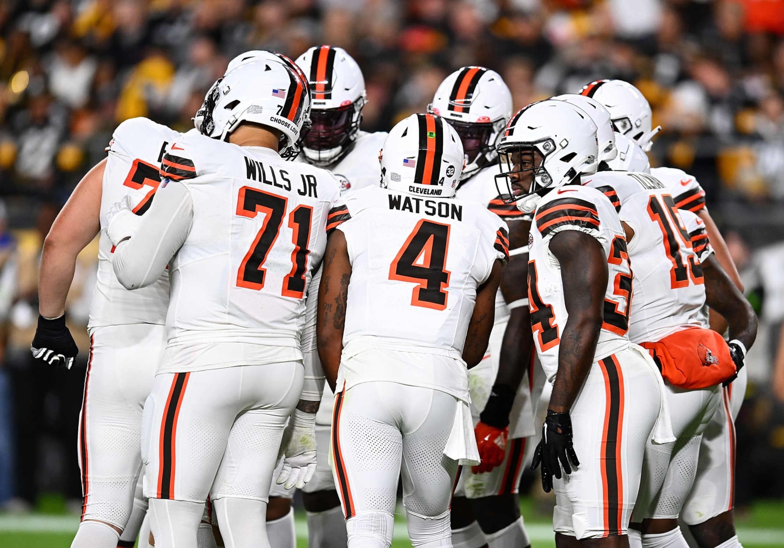 PITTSBURGH, PENNSYLVANIA - SEPTEMBER 18:  Deshaun Watson #4 of the Cleveland Browns huddles with teammates during the game against the Pittsburgh Steelers at Acrisure Stadium on September 18, 2023 in Pittsburgh, Pennsylvania. (Photo by Joe Sargent/Getty Images)