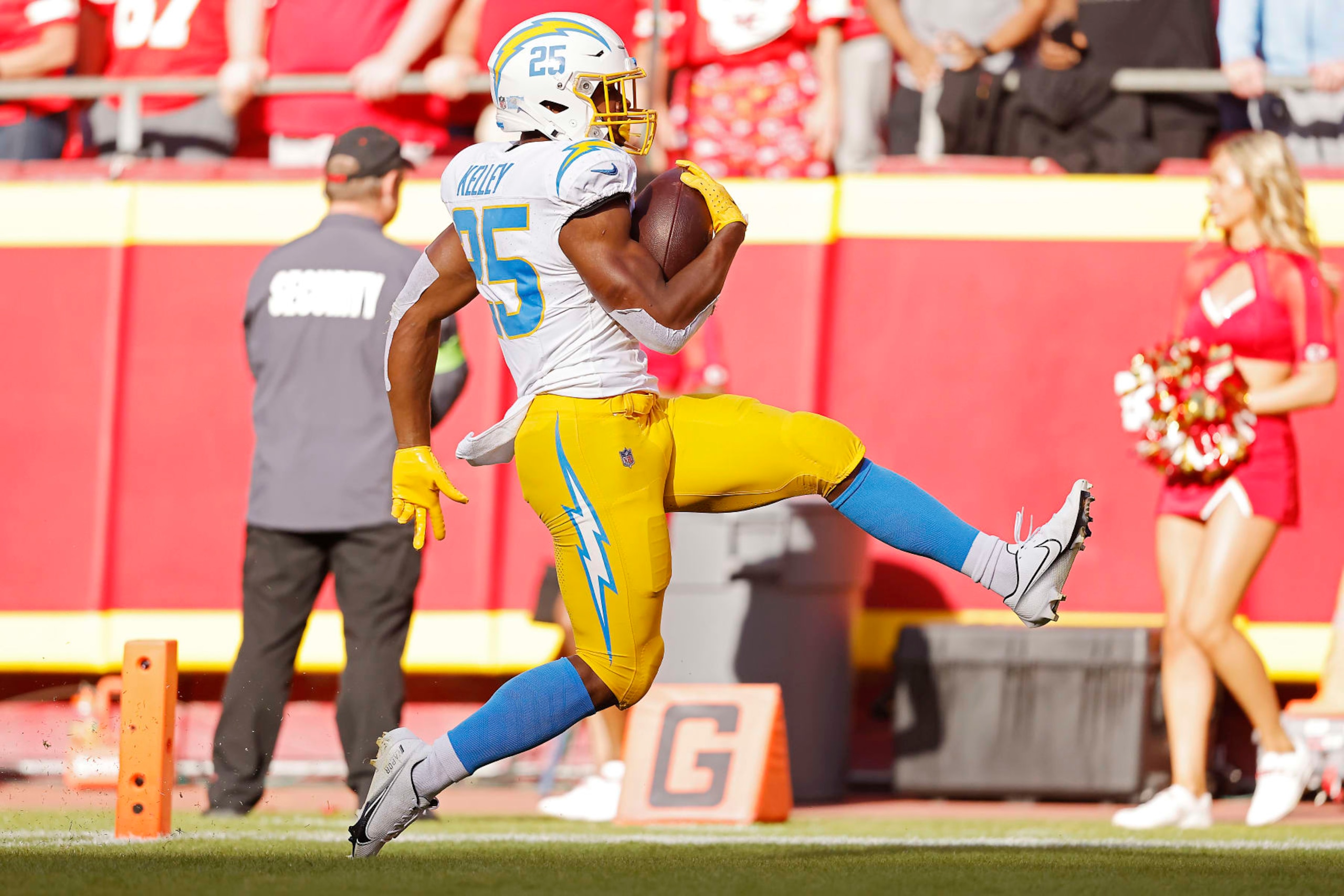 KANSAS CITY, MISSOURI - OCTOBER 22: Joshua Kelley #25 of the Los Angeles Chargers runs for a touchdown during the second quarter against the Kansas City Chiefs at GEHA Field at Arrowhead Stadium on October 22, 2023 in Kansas City, Missouri. (Photo by David Eulitt/Getty Images) KANSAS CITY, MISSOURI - OCTOBER 22: Joshua Kelley #25 of the Los Angeles Chargers runs for a touchdown during the second quarter against the Kansas City Chiefs at GEHA Field at Arrowhead Stadium on October 22, 2023 in Kansas City, Missouri. (Photo by David Eulitt/Getty Images)