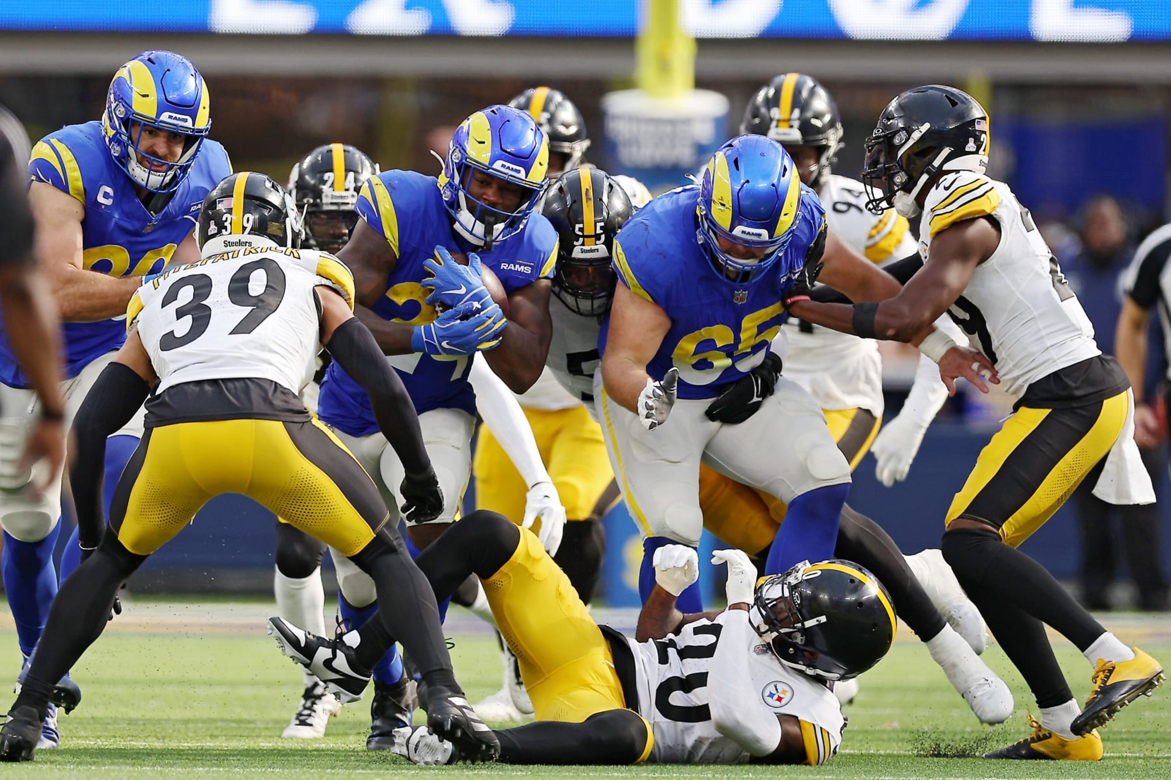 Rams RB Royce Freeman carries the ball against the Steelers Rams RB Royce Freeman carries the ball against the Steelers