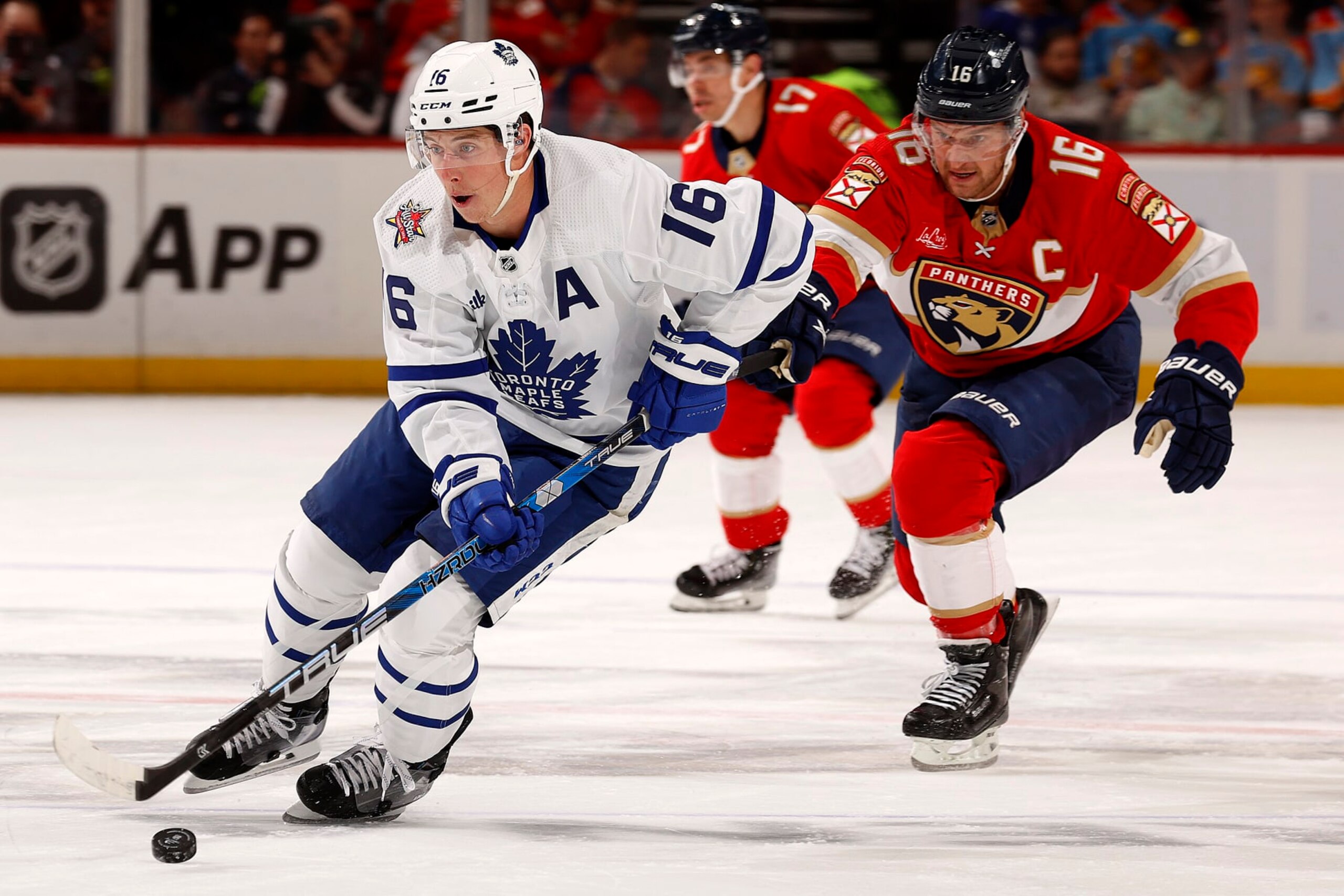 SUNRISE, FLORIDA - OCTOBER 19: Mitchell Marner #16 of the Toronto Maple Leafs skates for possession against Aleksander Barkov #16 of the Florida Panthers at the Amerant Bank Arena on October 19, 2023 in Sunrise, Florida. (Photo by Eliot J. Schechter/NHLI via Getty Images)