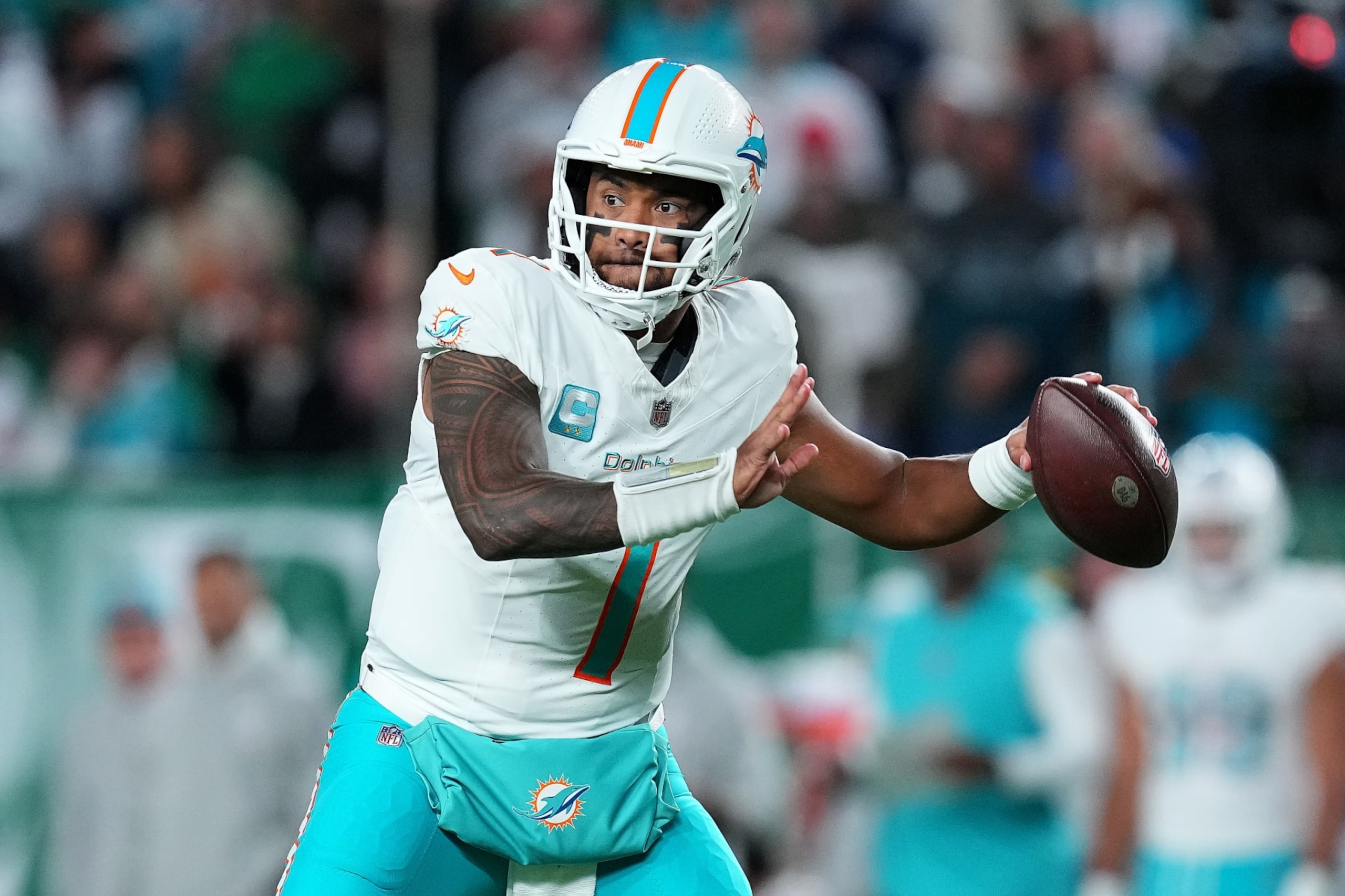 PHILADELPHIA, PENNSYLVANIA - OCTOBER 22: Tua Tagovailoa #1 of the Miami Dolphins passes the ball during the first quarter of a game against the Philadelphia Eagles at Lincoln Financial Field on October 22, 2023 in Philadelphia, Pennsylvania. (Photo by Mitchell Leff/Getty Images)