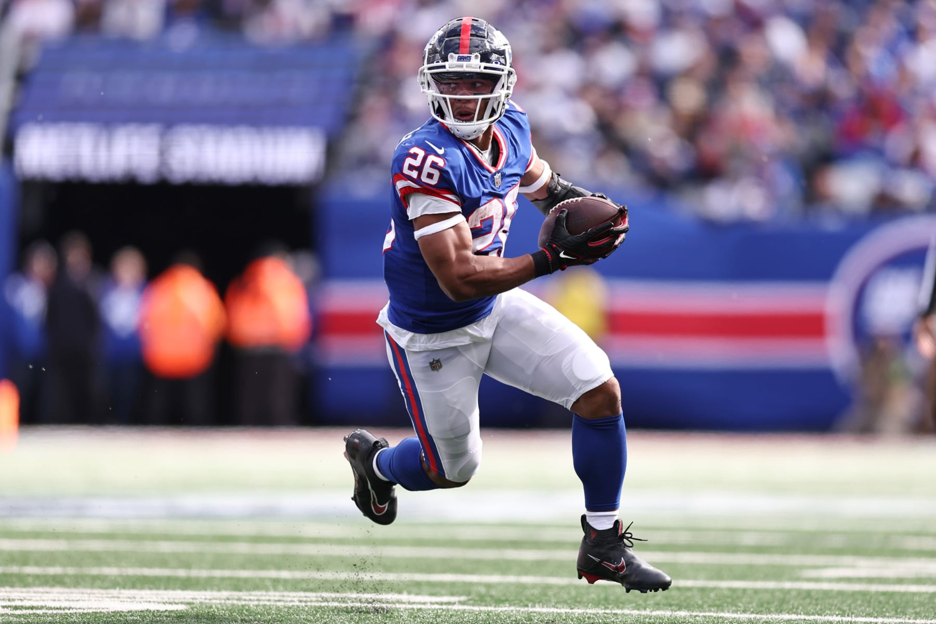 EAST RUTHERFORD, NEW JERSEY - OCTOBER 22: Saquon Barkley #26 of the New York Giants runs with the ball to score a touchdown in the second quarter of the game against the Washington Commanders at MetLife Stadium on October 22, 2023 in East Rutherford, New Jersey. (Photo by Dustin Satloff/Getty Images)