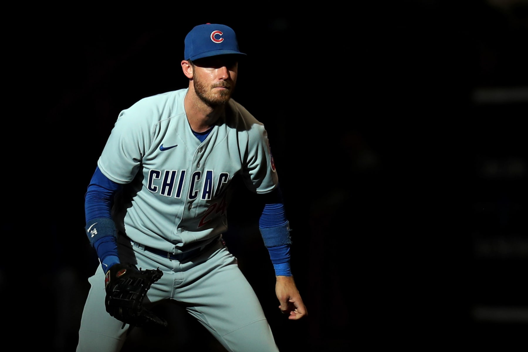 PHOENIX, AZ - SEPTEMBER 17: Chicago Cubs center fielder Cody Bellinger (24) fields a ball at first base during a baseball game between the Chicago Cubs and the Arizona Diamondbacks on September 17th, 2023, at Chase Field in Phoenix, AZ. (Photo by Zac BonDurant/Icon Sportswire via Getty Images)