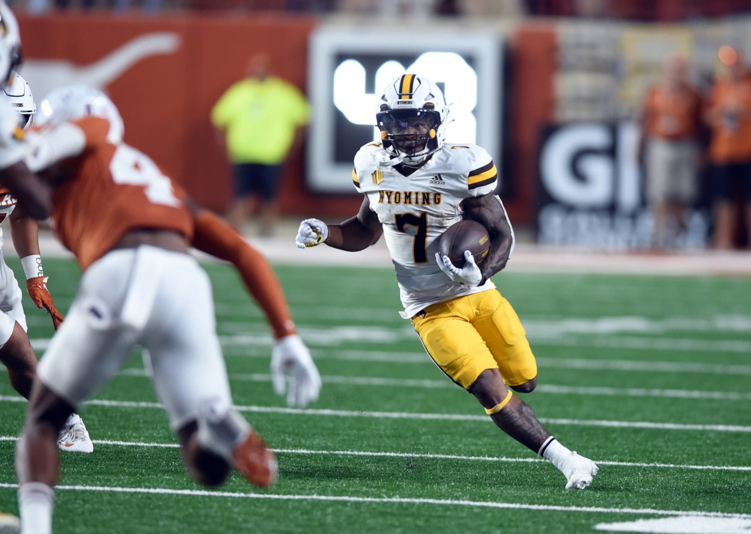 AUSTIN, TX - SEPTEMBER 16: Wyoming Cowboys RB D. Q. James (7) runs for yardage during the college football game between Texas Longhorns and Wyoming Cowboys on September 16, 2023, at Darrell K Royal-Texas Memorial Stadium in Austin, TX. (Photo by John Rivera/Icon Sportswire via Getty Images)