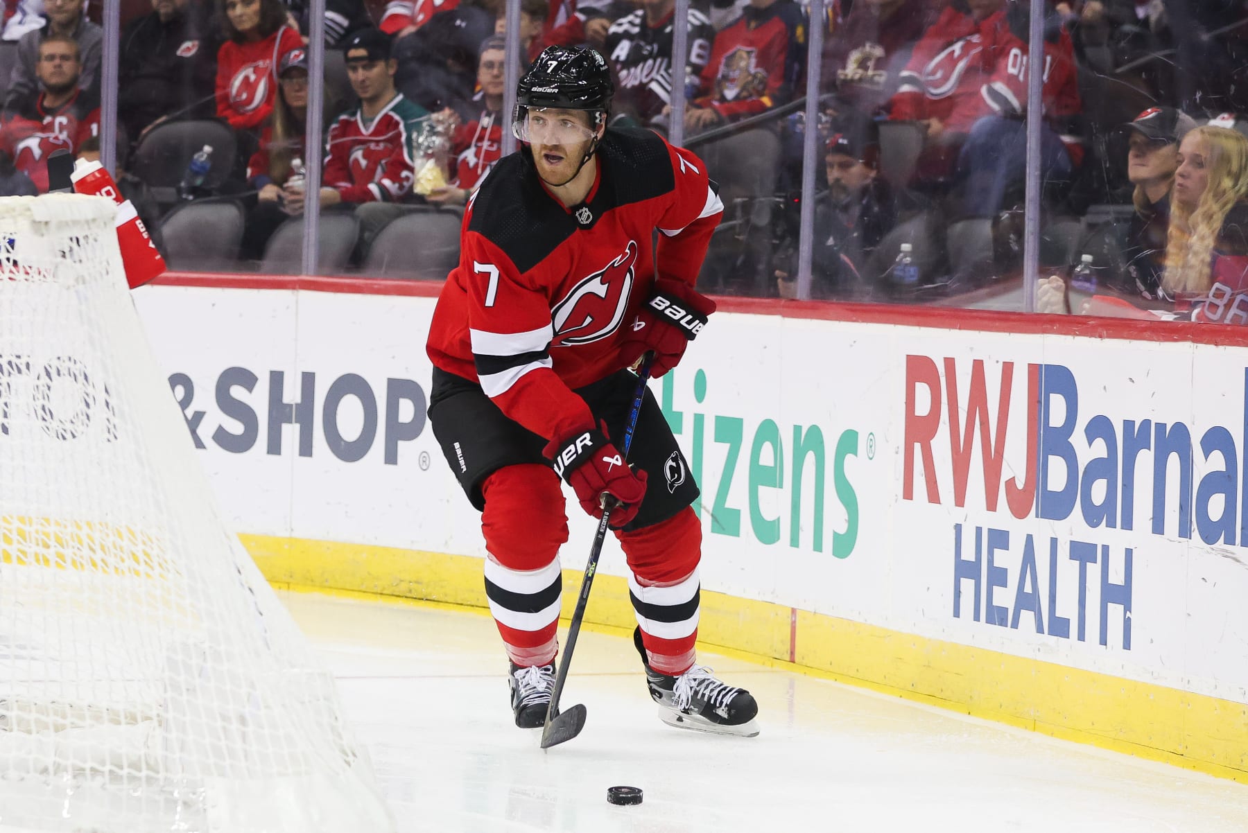 NEWARK, NJ - OCTOBER 16: New Jersey Devils defenseman Dougie Hamilton (7) skates with the puck during a game between the Florida Panthers and New Jersey Devils on October 16, 2023 at Prudential Center in the Newark, New Jersey.(Photo by Andrew Mordzynski/Icon Sportswire via Getty Images)
