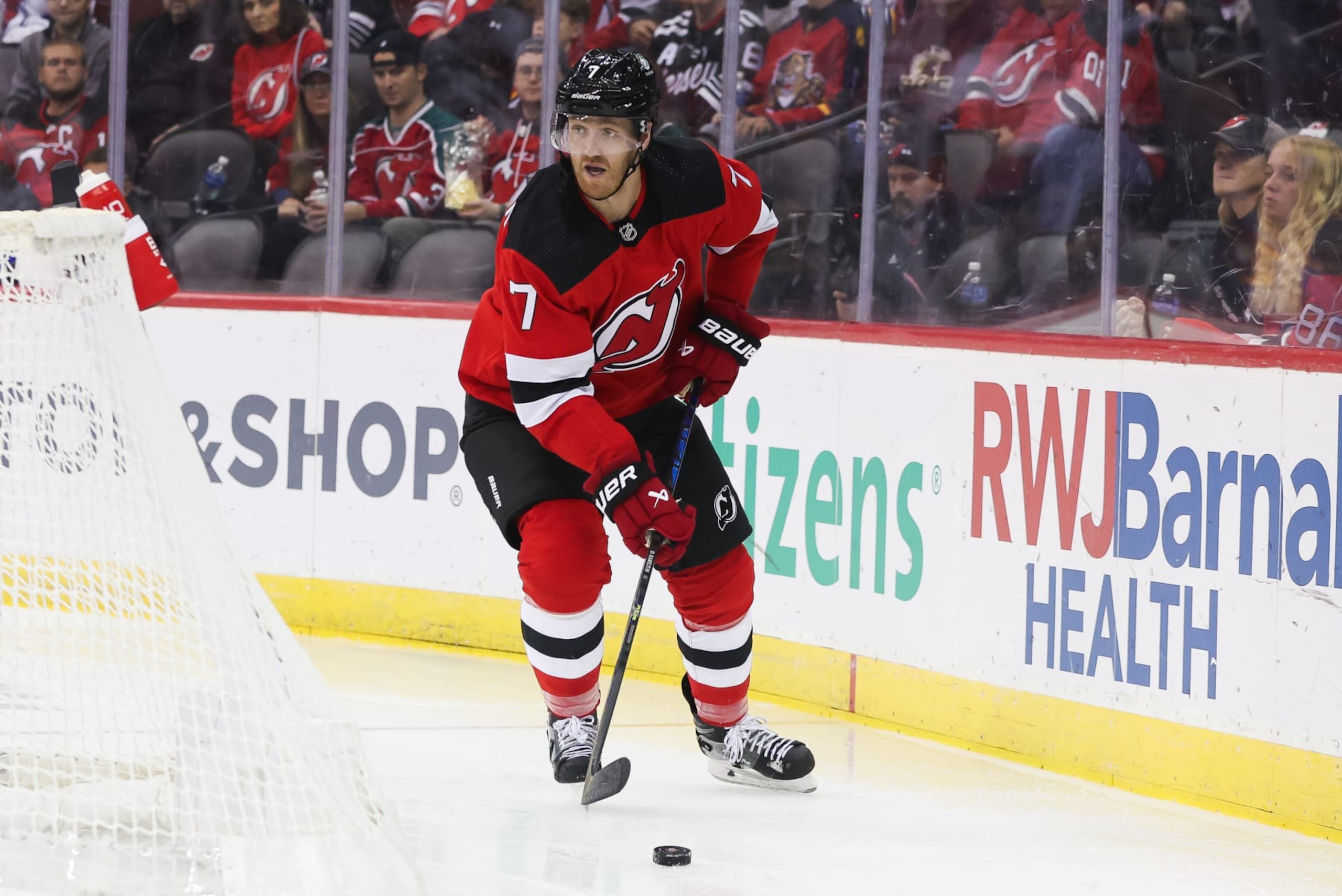NEWARK, NJ - OCTOBER 16: New Jersey Devils defenseman Dougie Hamilton (7) skates with the puck during a game between the Florida Panthers and New Jersey Devils on October 16, 2023 at Prudential Center in the Newark, New Jersey.(Photo by Andrew Mordzynski/Icon Sportswire via Getty Images)