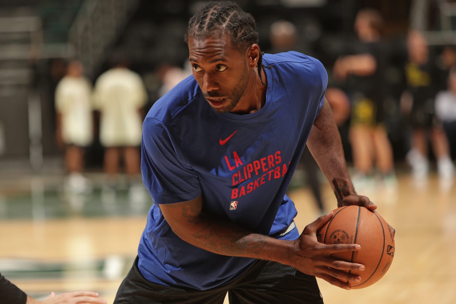 HONOLULU, HI - OCTOBER 8: Kawhi Leonard #2 of the LA Clippers warms up before the game against the Utah Jazz on October 8, 2023 at the SimpliFi Arena at the Stan Sheriff Center in Honolulu, Hawaii. NOTE TO USER: User expressly acknowledges and agrees that, by downloading and or using this photograph, User is consenting to the terms and conditions of the Getty Images License Agreement. Mandatory Copyright Notice: Copyright 2023 NBAE  (Photo by Jay Metzger/NBAE via Getty Images)