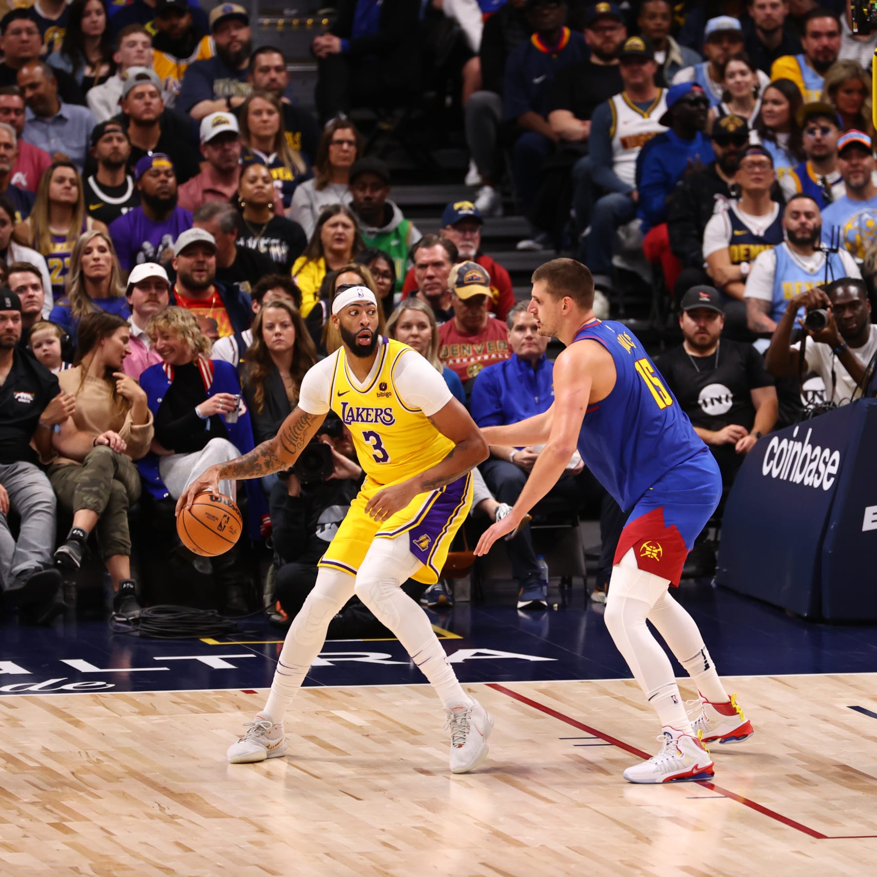 DENVER, CO - OCTOB24ER : Nikola Jokic #15 of the Denver Nuggets plays defense against Anthony Davis #3 of the Los Angeles Lakers during the game on October 24, 2023 at the Ball Arena in Denver, Colorado. NOTE TO USER: User expressly acknowledges and agrees that, by downloading and/or using this Photograph, user is consenting to the terms and conditions of the Getty Images License Agreement. Mandatory Copyright Notice: Copyright 2023 NBAE (Photo by Jamie Schwaberow/NBAE via Getty Images)