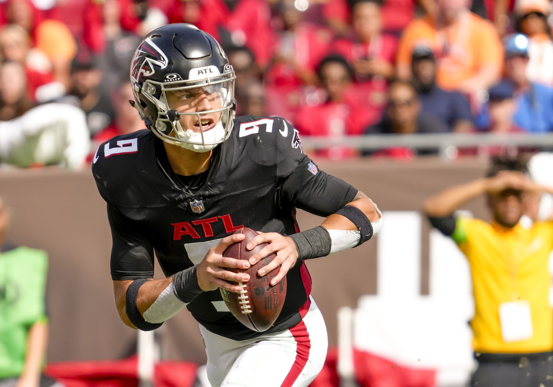 TAMPA, FL - OCTOBER 22: Atlanta Falcons quarterback Desmond Ridder (9) looks to make a pass  during the NFL Football match between the Tampa Bay Bucs and Atlanta Falcons on October 22nd, 2023 at Raymond James Stadium, Tampa FL. (Photo by Andrew Bershaw/Icon Sportswire via Getty Images)