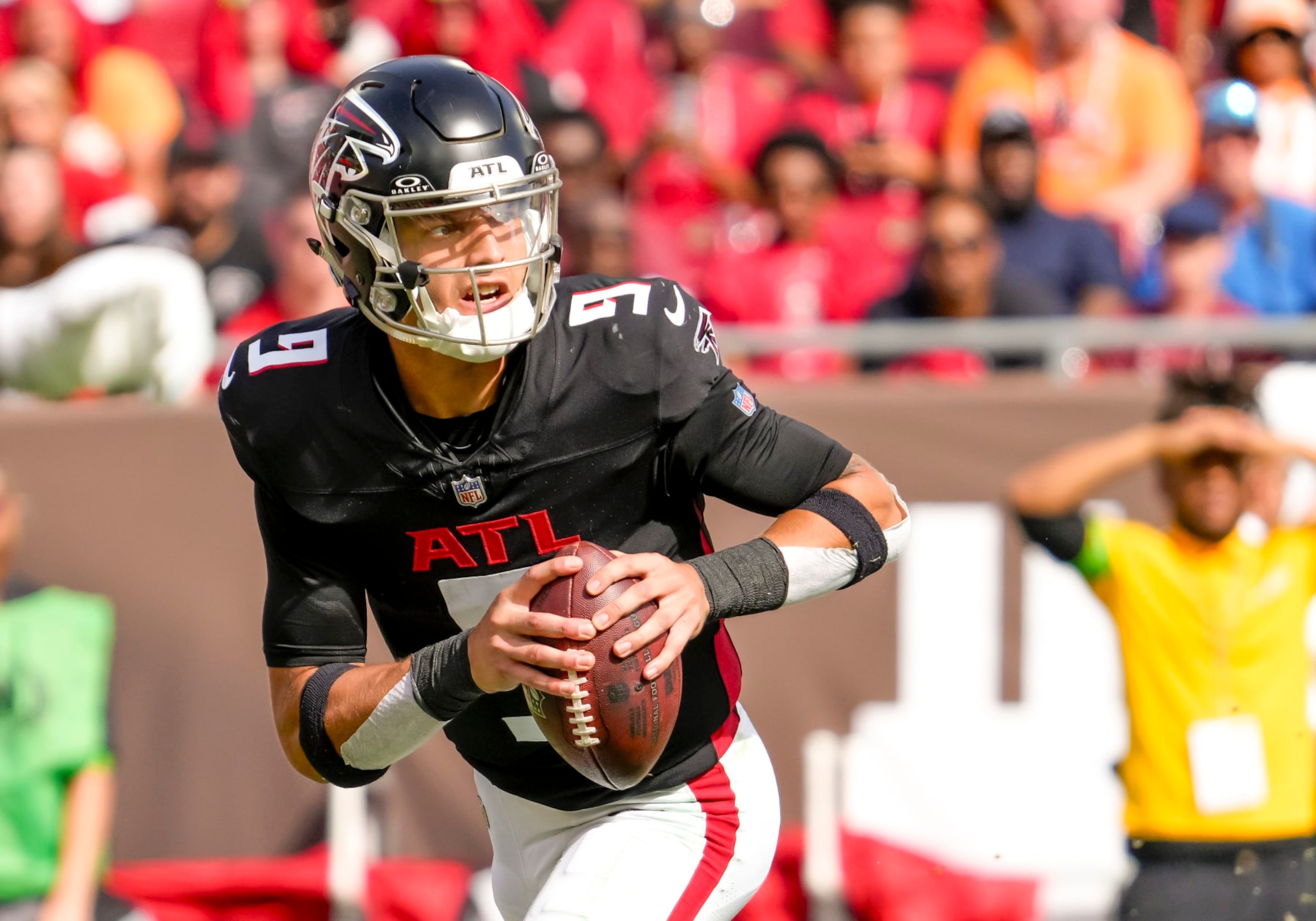 TAMPA, FL - OCTOBER 22: Atlanta Falcons quarterback Desmond Ridder (9) looks to make a pass  during the NFL Football match between the Tampa Bay Bucs and Atlanta Falcons on October 22nd, 2023 at Raymond James Stadium, Tampa FL. (Photo by Andrew Bershaw/Icon Sportswire via Getty Images)