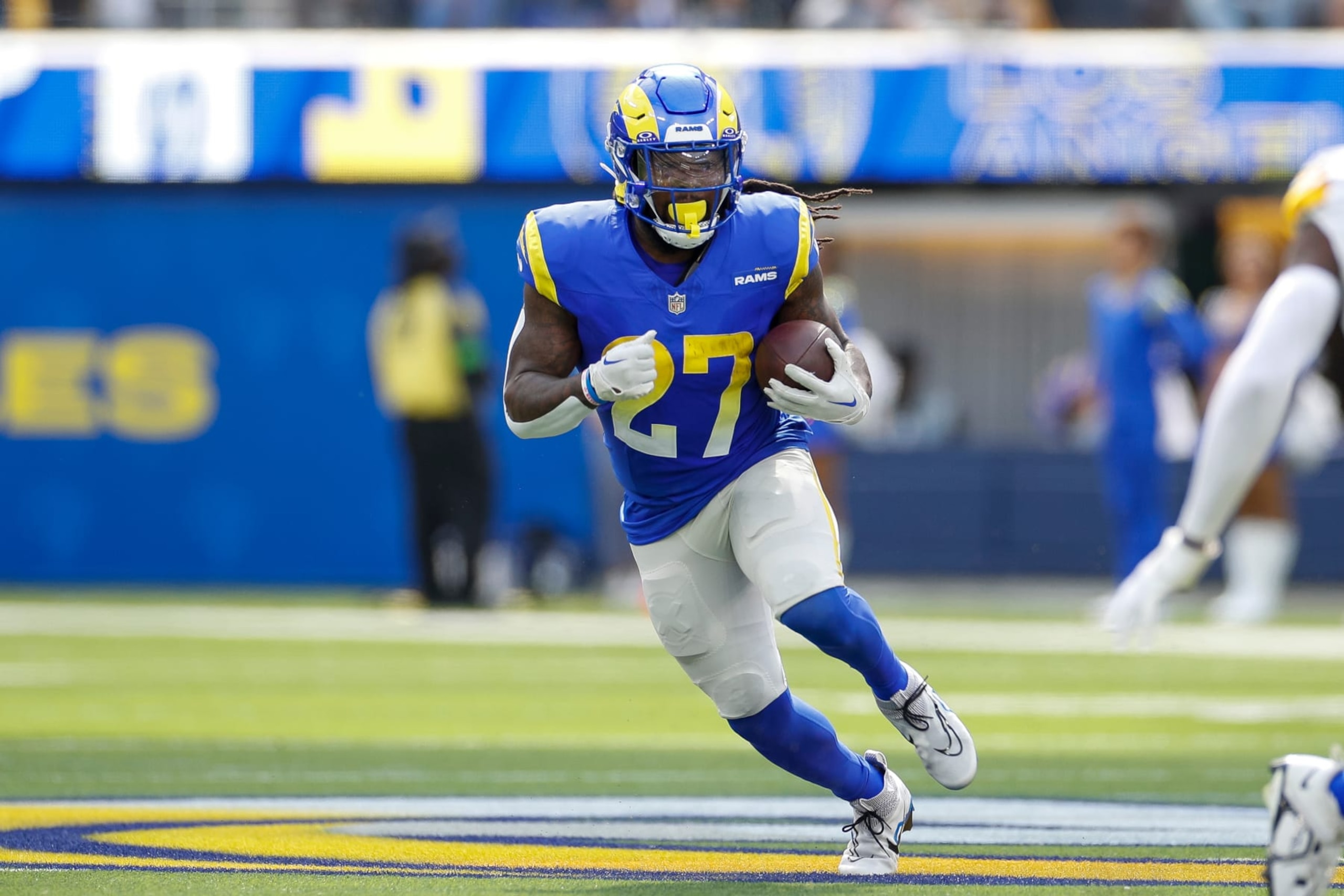 INGLEWOOD, CA - OCTOBER 22: Los Angeles Rams running back Darrell Henderson (27) runs with the ball in the first half during an NFL regular season game between the Pittsburgh Steelers and the Los Angeles Rams on October 22, 2023, at SoFi Stadium in Inglewood, CA. (Photo by Brandon Sloter/Icon Sportswire via Getty Images)