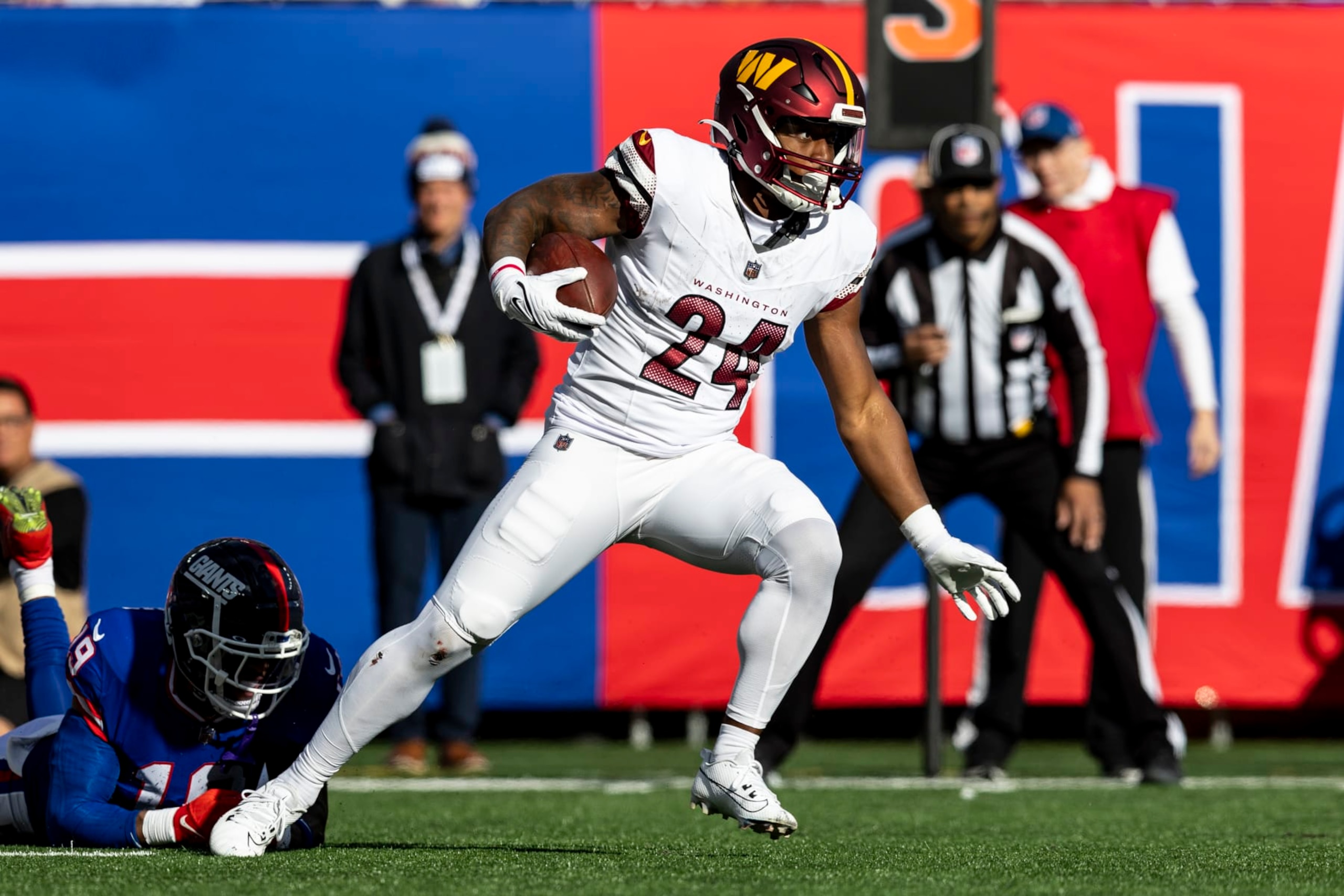 EAST RUTHERFORD, NEW JERSEY - OCTOBER 22: Antonio Gibson #24 of the Washington Commanders runs the ball during the game against the New York Giants at MetLife Stadium on October 22, 2023 in East Rutherford, New Jersey. The Giants beat the Commanders 14-7. (Photo by Lauren Leigh Bacho/Getty Images)