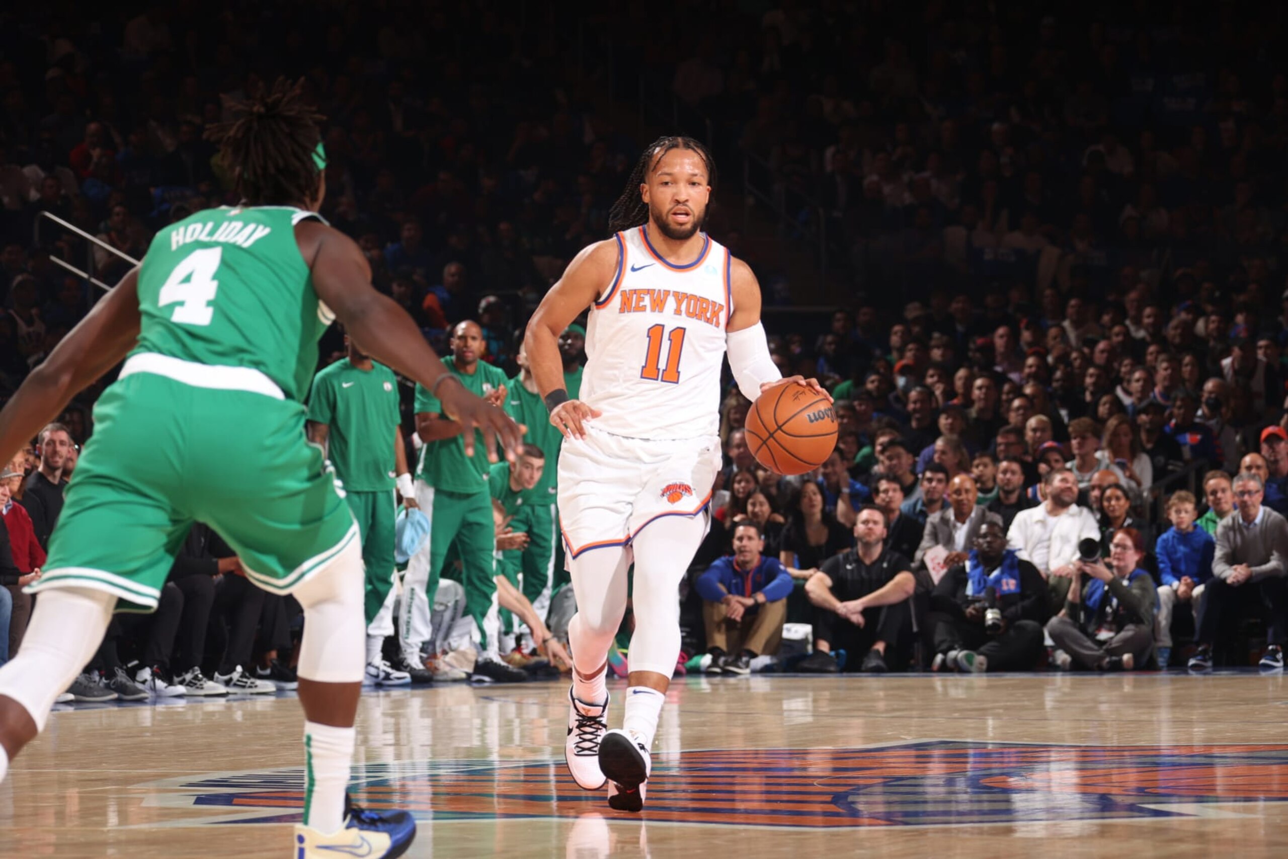 NEW YORK, NY - OCTOBER 25: Jalen Brunson #11 of the New York Knicks brings the ball up court against the Boston Celtics on October 25, 2023 at Madison Square Garden in New York City, New York.  NOTE TO USER: User expressly acknowledges and agrees that, by downloading and or using this photograph, User is consenting to the terms and conditions of the Getty Images License Agreement. Mandatory Copyright Notice: Copyright 2023 NBAE  (Photo by Nathaniel S. Butler/NBAE via Getty Images)