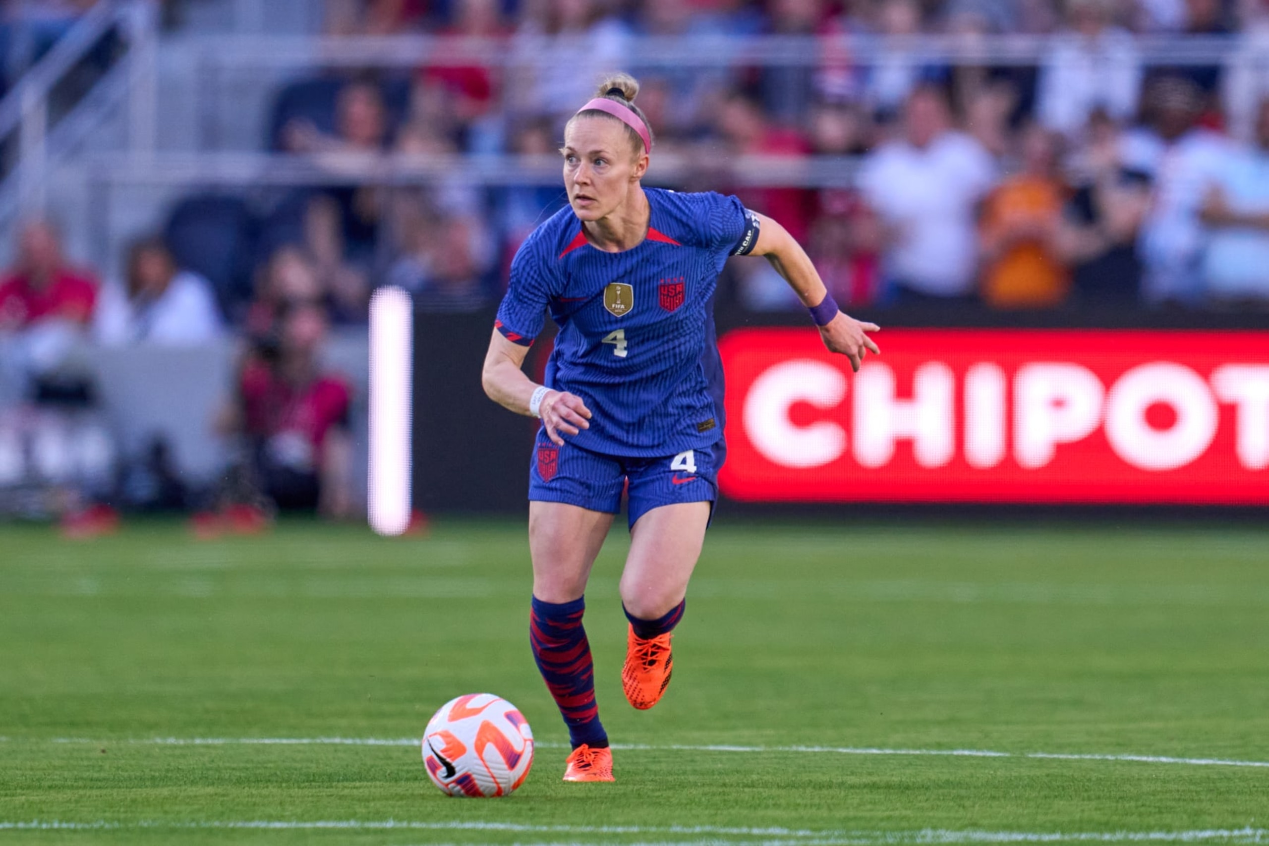 ST. LOUIS, MO - APRIL 11: Becky Sauerbrunn #4 of the United States looking for an open man during an international friendly game between Ireland and United States at CITYPARK on April 11, 2023 in St. Louis, Missouri. (Photo by Robin Alam/ISI Photos/Getty Images).