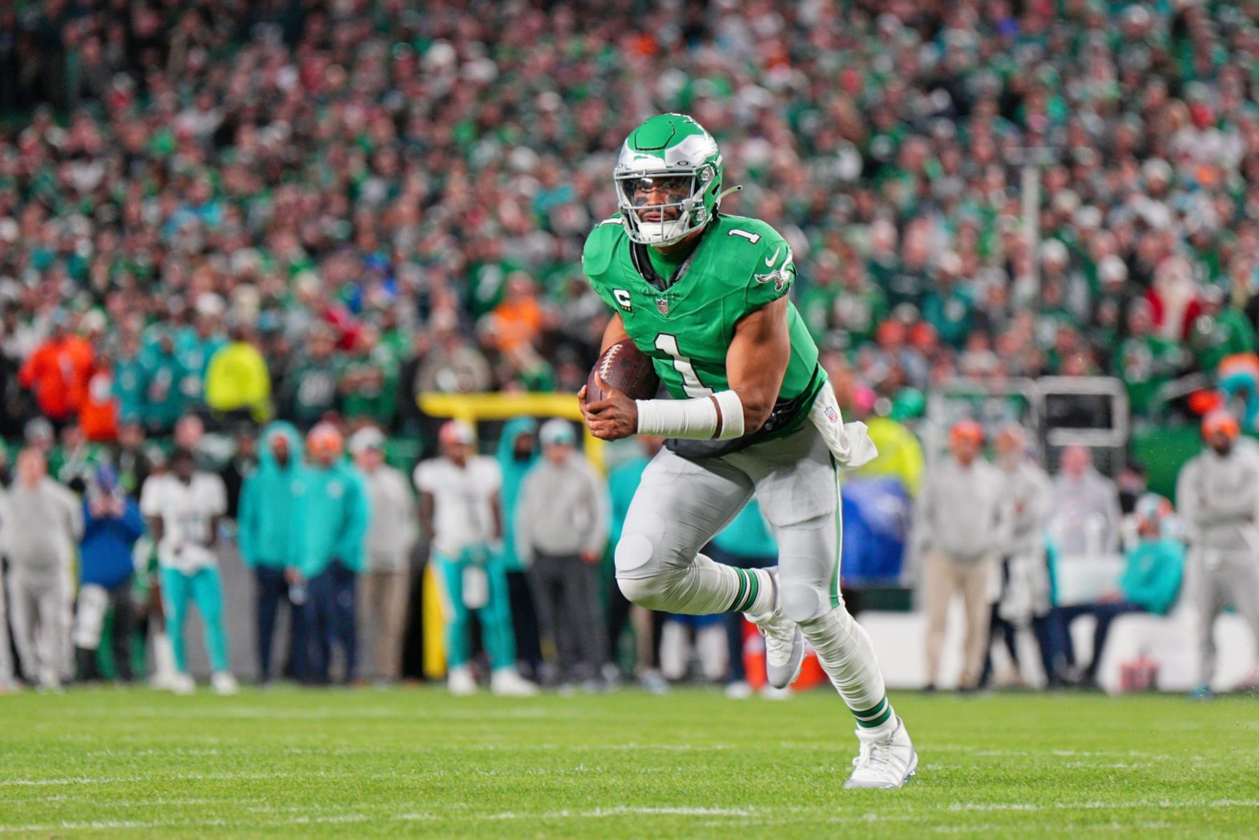 PHILADELPHIA, PA - OCTOBER 22: Philadelphia Eagles quarterback Jalen Hurts (1) rushes during the game between the Miami Dolphins and the Philadelphia Eagles on October 22, 2023 at Lincoln Financial Field. (Photo by Andy Lewis/Icon Sportswire via Getty Images) PHILADELPHIA, PA - OCTOBER 22: Philadelphia Eagles quarterback Jalen Hurts (1) rushes during the game between the Miami Dolphins and the Philadelphia Eagles on October 22, 2023 at Lincoln Financial Field. (Photo by Andy Lewis/Icon Sportswire via Getty Images)