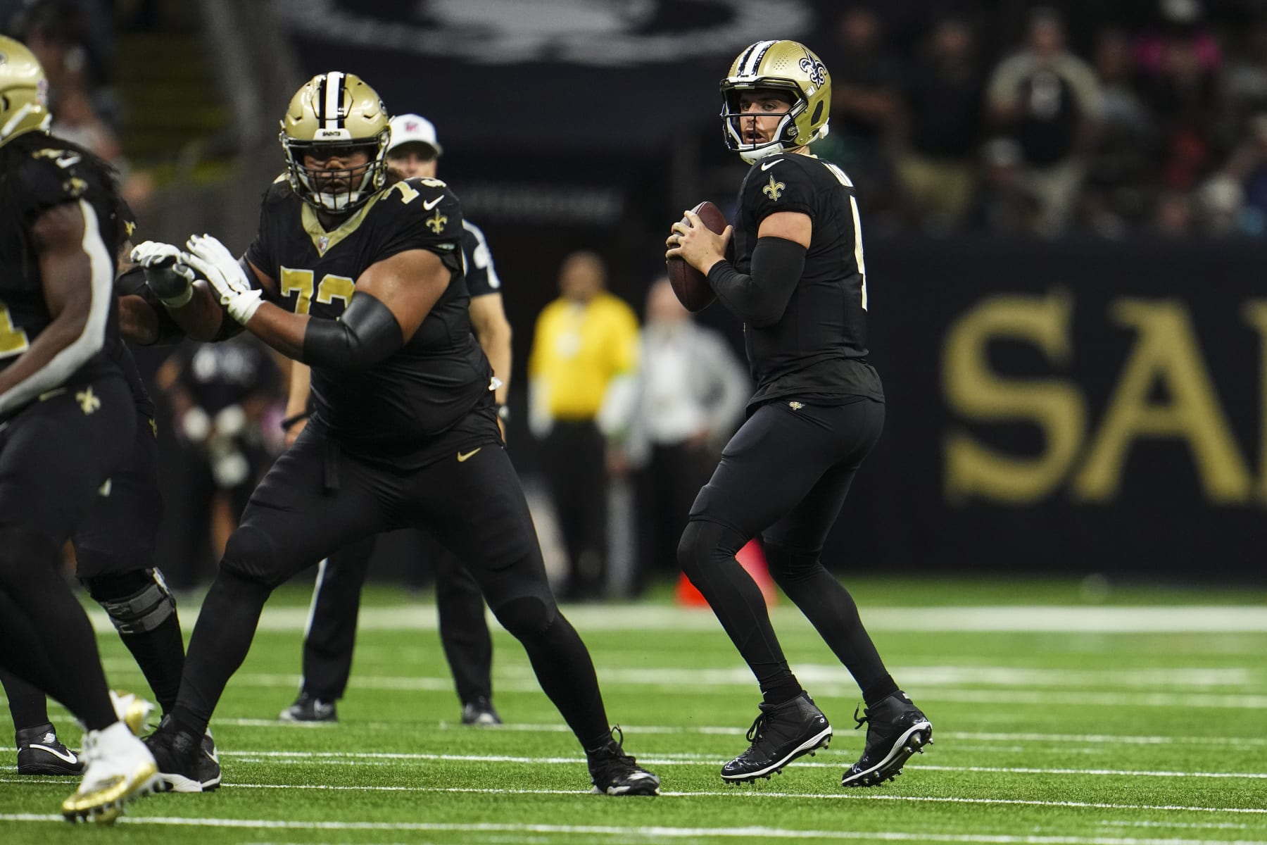 NEW ORLEANS, LA - OCTOBER 19: Derek Carr #4 of the New Orleans Saints drops back to pass during an NFL football game against the Jacksonville Jaguars at Caesars Superdome on October 19, 2023 in New Orleans, Louisiana. (Photo by Cooper Neill/Getty Images)