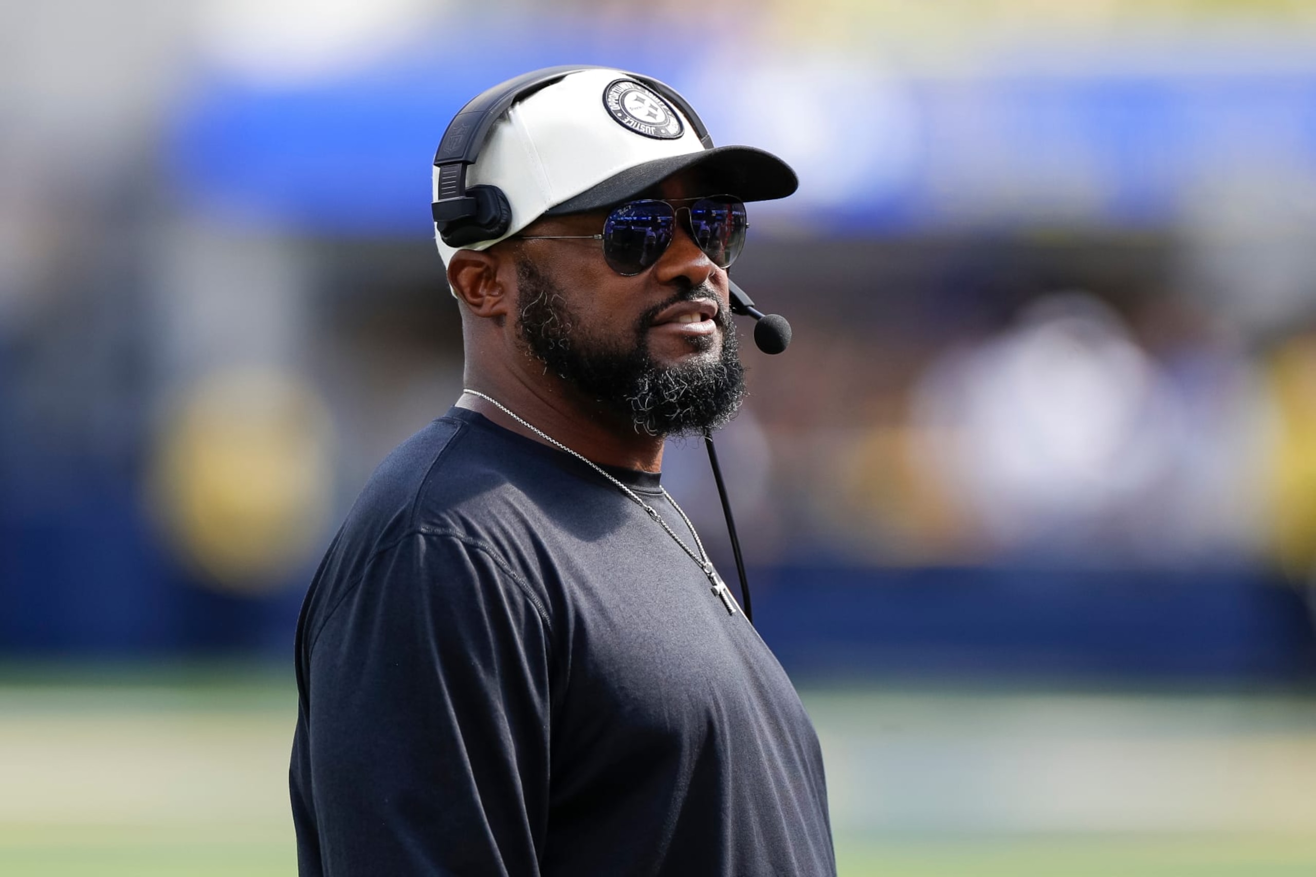 INGLEWOOD, CA - OCTOBER 22: Pittsburgh Steelers head coach Mike Tomlin in the first quarter during an NFL regular season game between the Pittsburgh Steelers and the Los Angeles Rams on October 22, 2023, at SoFi Stadium in Inglewood, CA. (Photo by Brandon Sloter/Icon Sportswire via Getty Images)