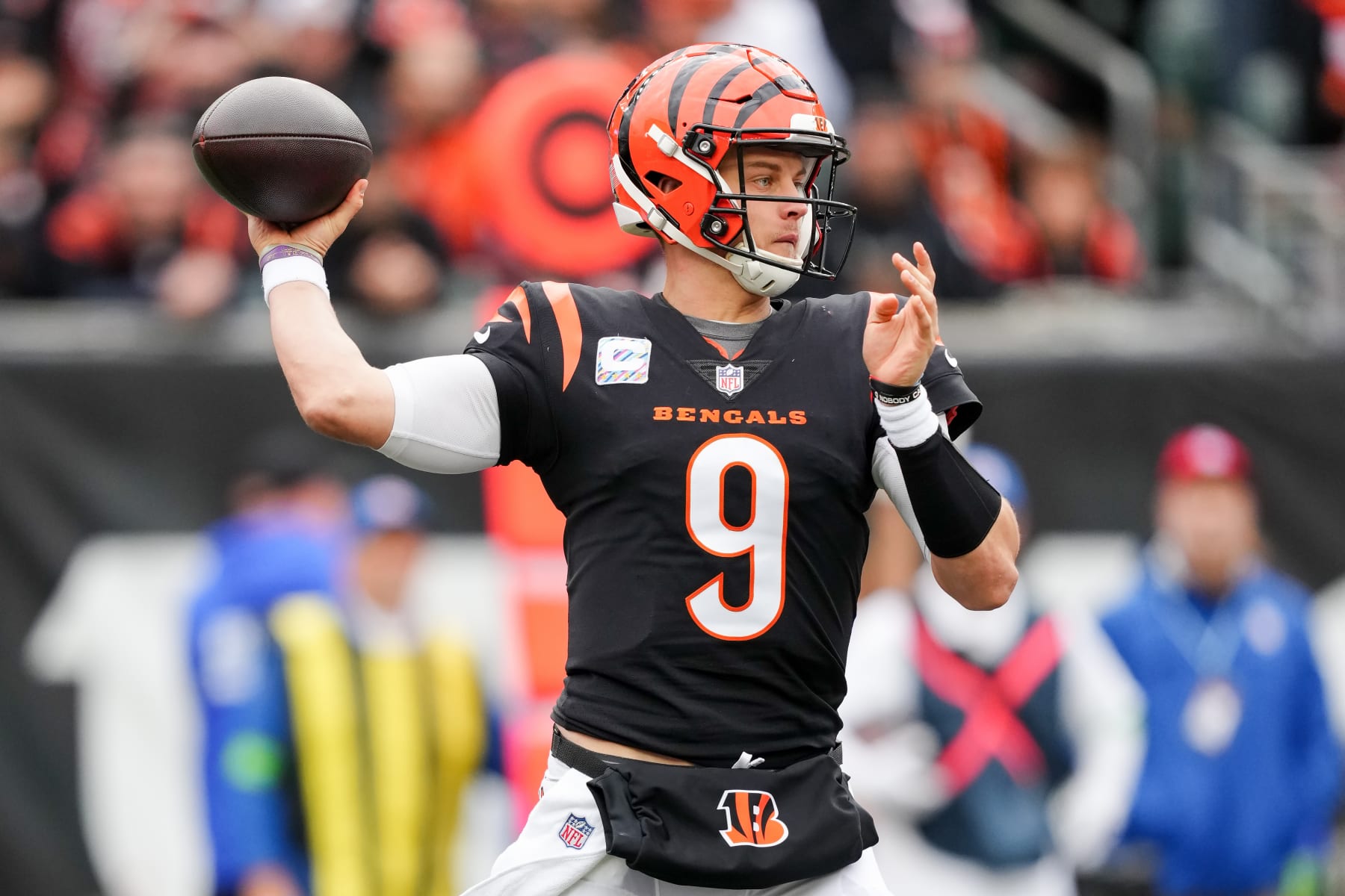 CINCINNATI, OHIO - OCTOBER 15: Joe Burrow #9 of the Cincinnati Bengals throws a pass in the fourth quarter against the Seattle Seahawks at Paycor Stadium on October 15, 2023 in Cincinnati, Ohio. (Photo by Dylan Buell/Getty Images)