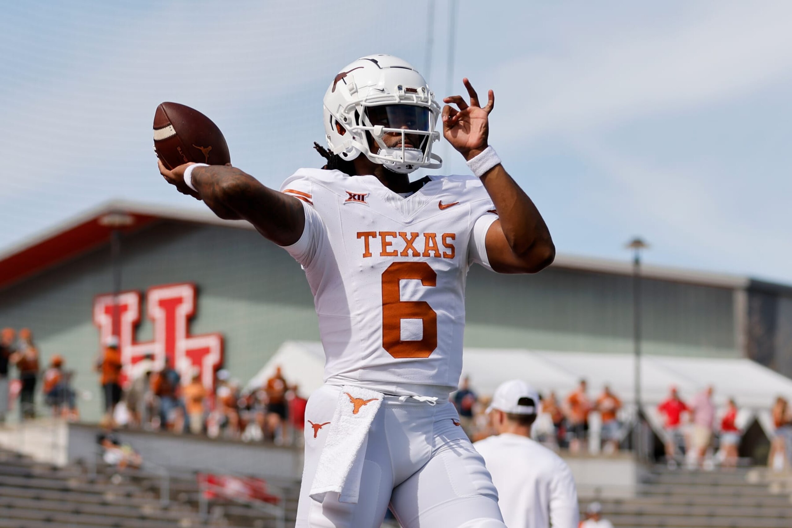 HOUSTON, TEXAS - OCTOBER 21: Maalik Murphy #6 of the Texas Longhorns warms up before the game against the Houston Cougars at TDECU Stadium on October 21, 2023 in Houston, Texas. (Photo by Tim Warner/Getty Images)