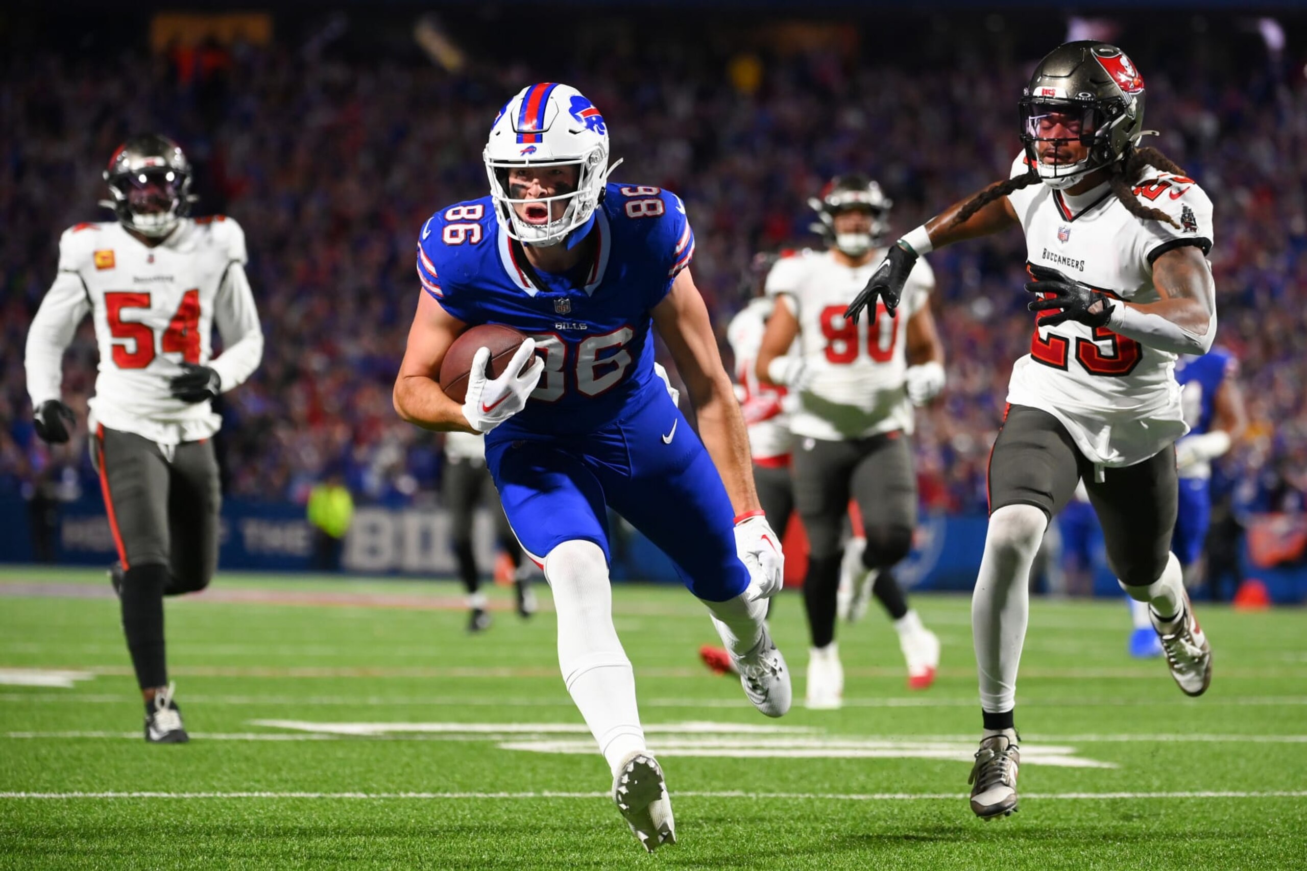 Bills TE Dalton Kincaid races for a touchdown against the Buccaneers.