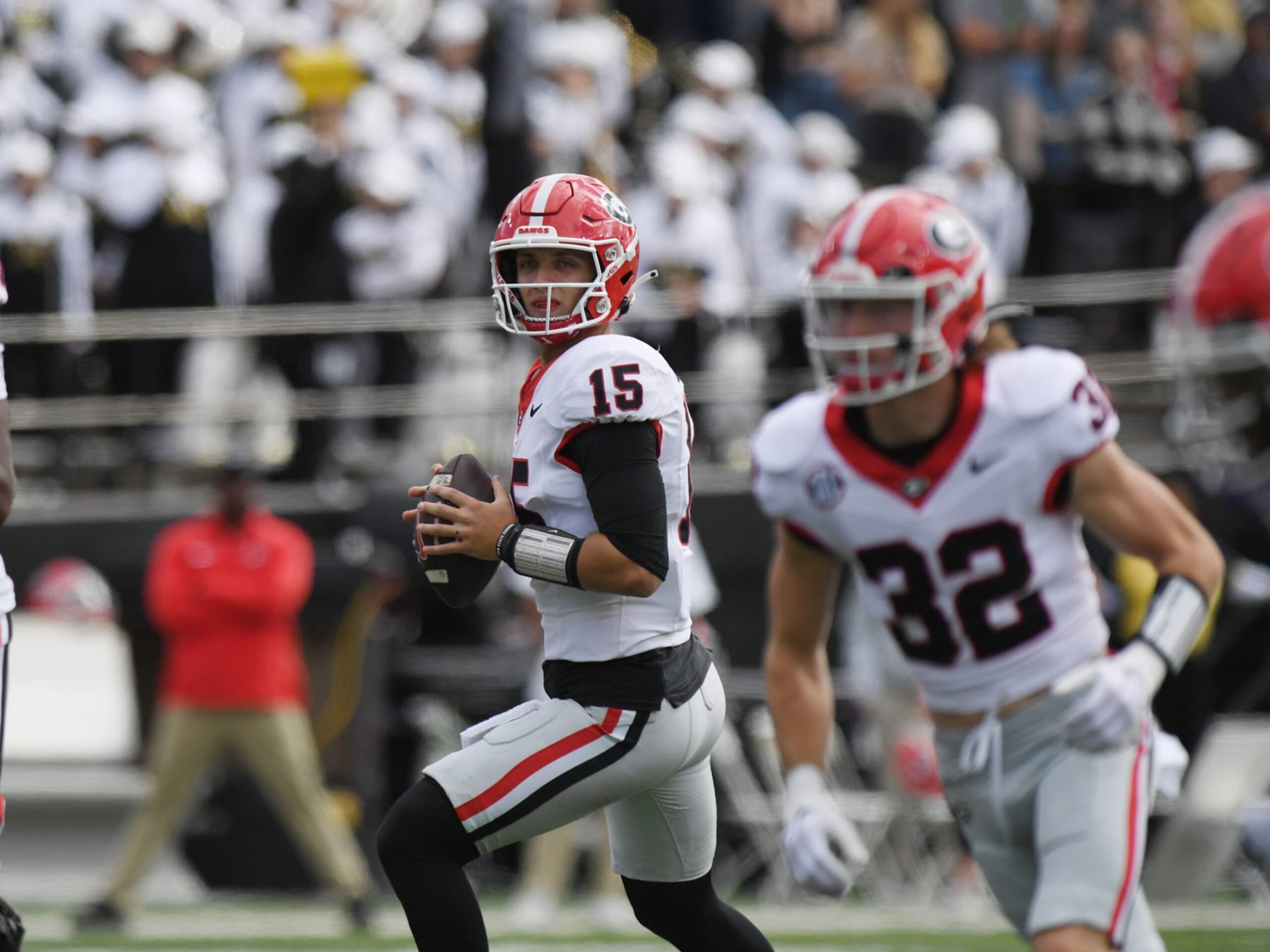 NASHVILLE, TN - OCTOBER 14: Georgia Bulldogs Quarterback Carson Beck (15) looks down field during the college football game between the Georgia Bulldogs and the Vanderbilt Commodores on October 14, 2023, at FirstBank Stadium in Nashville, TN. (Photo by Jeffrey Vest/Icon Sportswire via Getty Images)