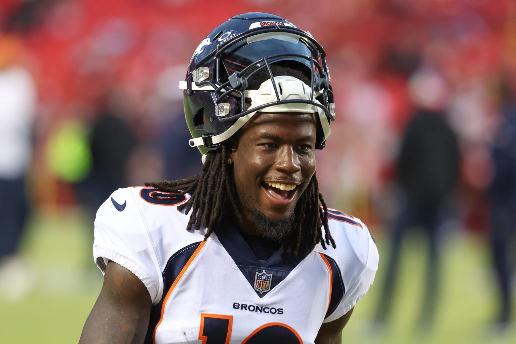 KANSAS CITY, MO - OCTOBER 12: Denver Broncos wide receiver Jerry Jeudy (10) smiles before an AFC West matchup between the Denver Broncos and Kansas City Chiefs on Oct 12, 2023 at GEHA Field at Arrowhead Stadium in Kansas City, MO.  (Photo by Scott Winters/Icon Sportswire via Getty Images)