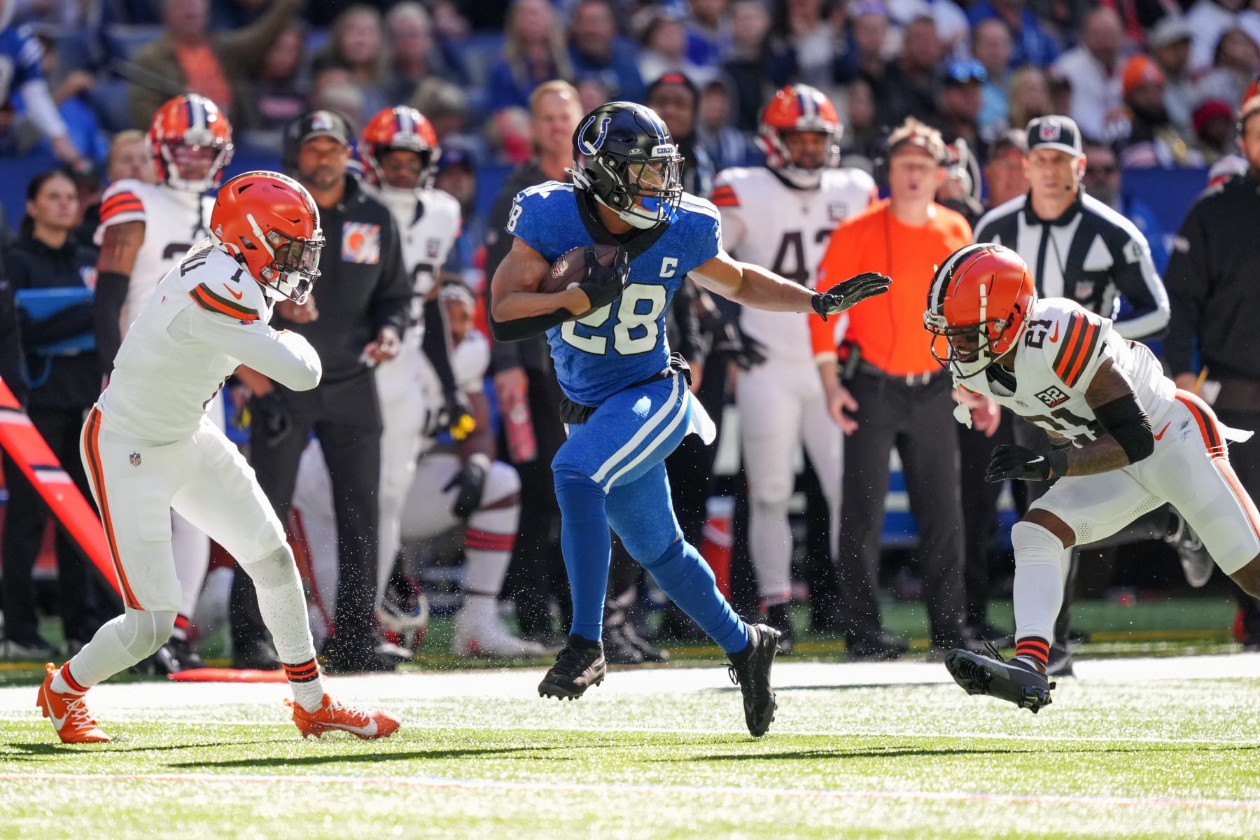INDIANAPOLIS, INDIANA - OCTOBER 22: Jonathan Taylor #28 of the Indianapolis Colts runs with the ball while being chased by Juan Thornhill #1 and Denzel Ward #21 of the Cleveland Browns in the second quarter at Lucas Oil Stadium on October 22, 2023 in Indianapolis, Indiana. (Photo by Dylan Buell/Getty Images)