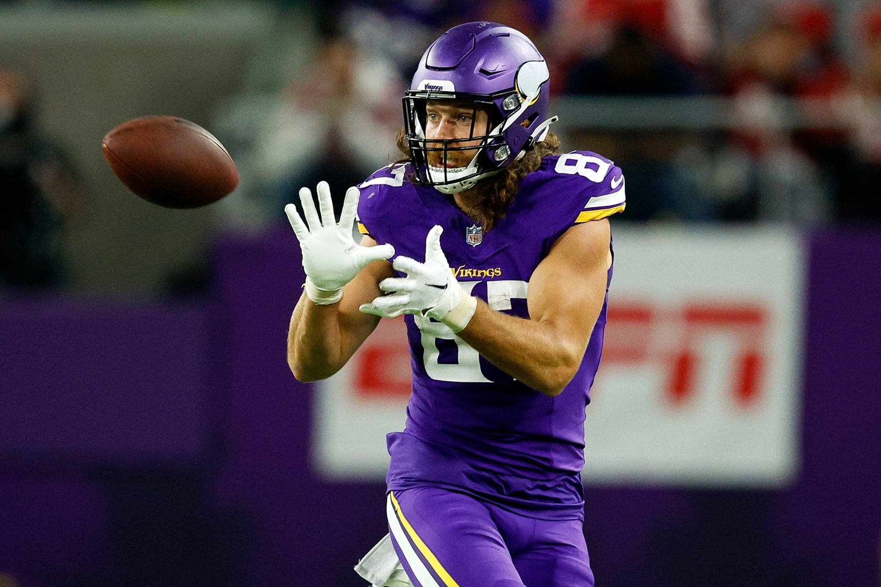 MINNEAPOLIS, MINNESOTA - OCTOBER 23: T.J. Hockenson #87 of the Minnesota Vikings catches a pass against the San Francisco 49ers in the first half at U.S. Bank Stadium on October 23, 2023 in Minneapolis, Minnesota. The Vikings defeated the 49ers 22-17. (Photo by David Berding/Getty Images)