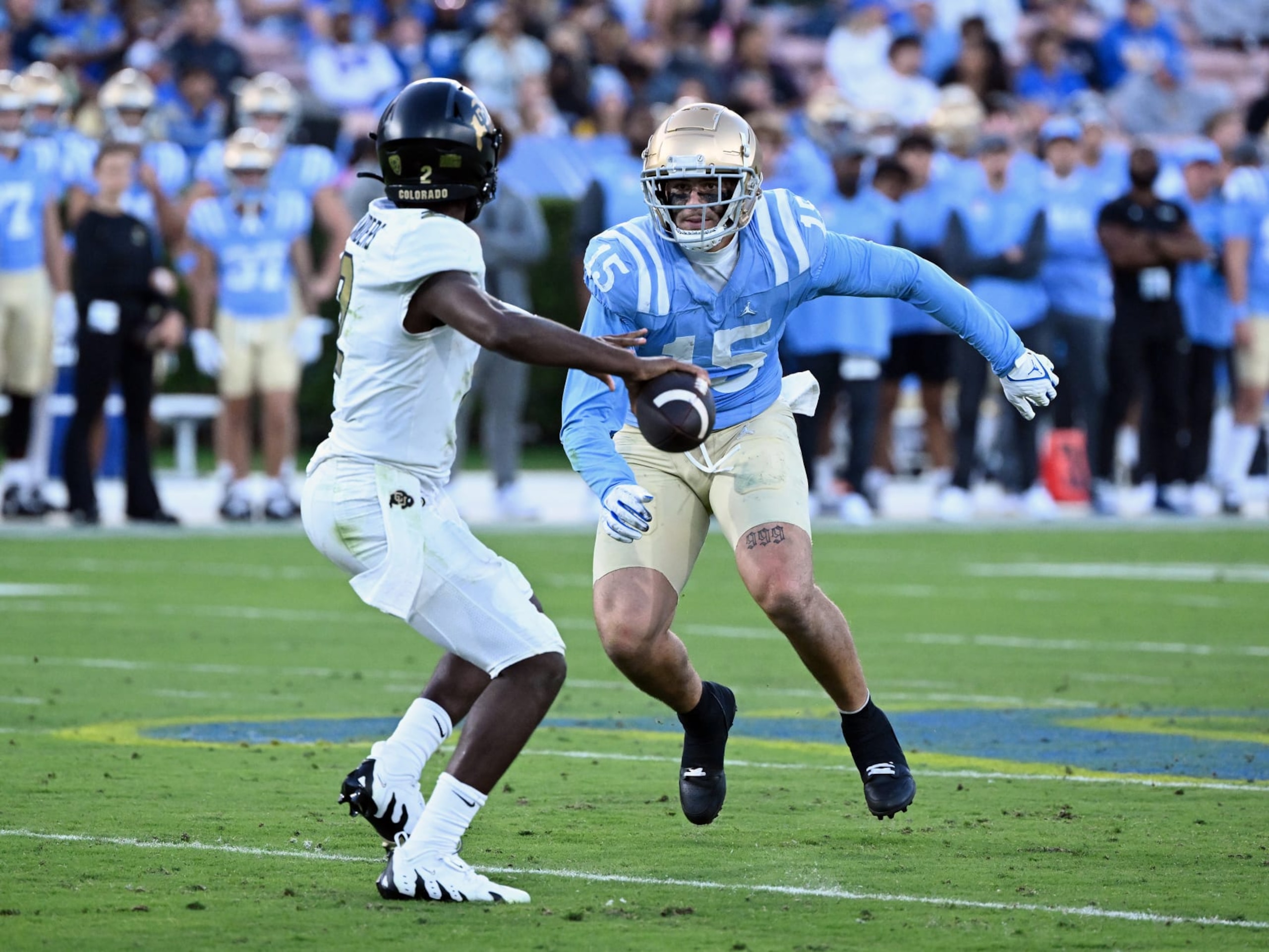PASADENA, CA - OCTOBER 28: UCLA Bruins defensive lineman Laiatu Latu (15) rushes Colorado Buffaloes quarterback Shedeur Sanders (2) during an NCAA football game played on October 28, 2023 at the Rose Bowl in Pasadena, CA. (Photo by John Cordes/Icon Sportswire via Getty Images)