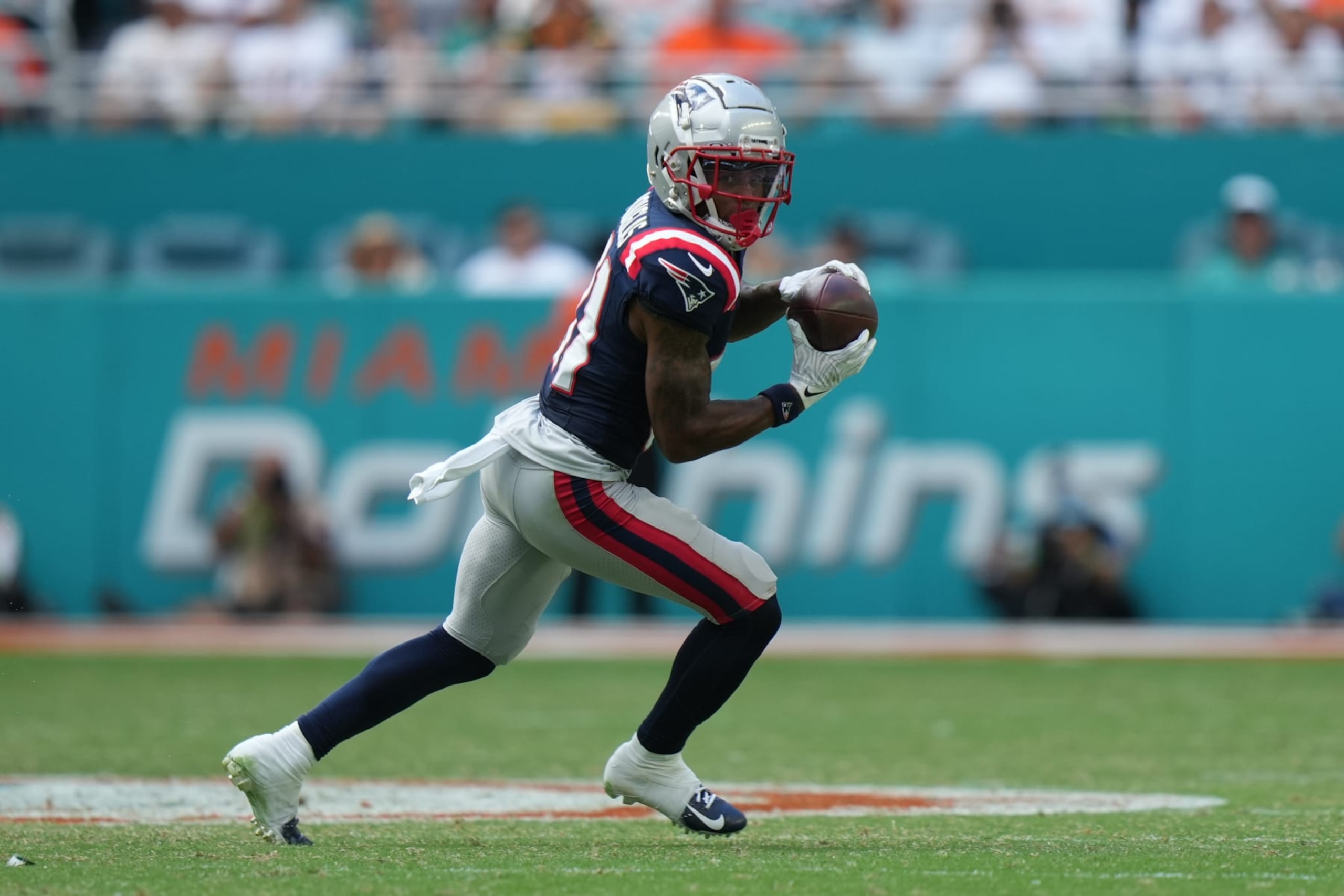MIAMI GARDENS, FL - OCTOBER 29: New England Patriots wide receiver Demario Douglas (81) makes a catch and looks to run during the game between the New England Patriots and the Miami Dolphins on Sunday, October 29, 2023 at Hard Rock Stadium, Miami Gardens, Fla. (Photo by Peter Joneleit/Icon Sportswire via Getty Images)