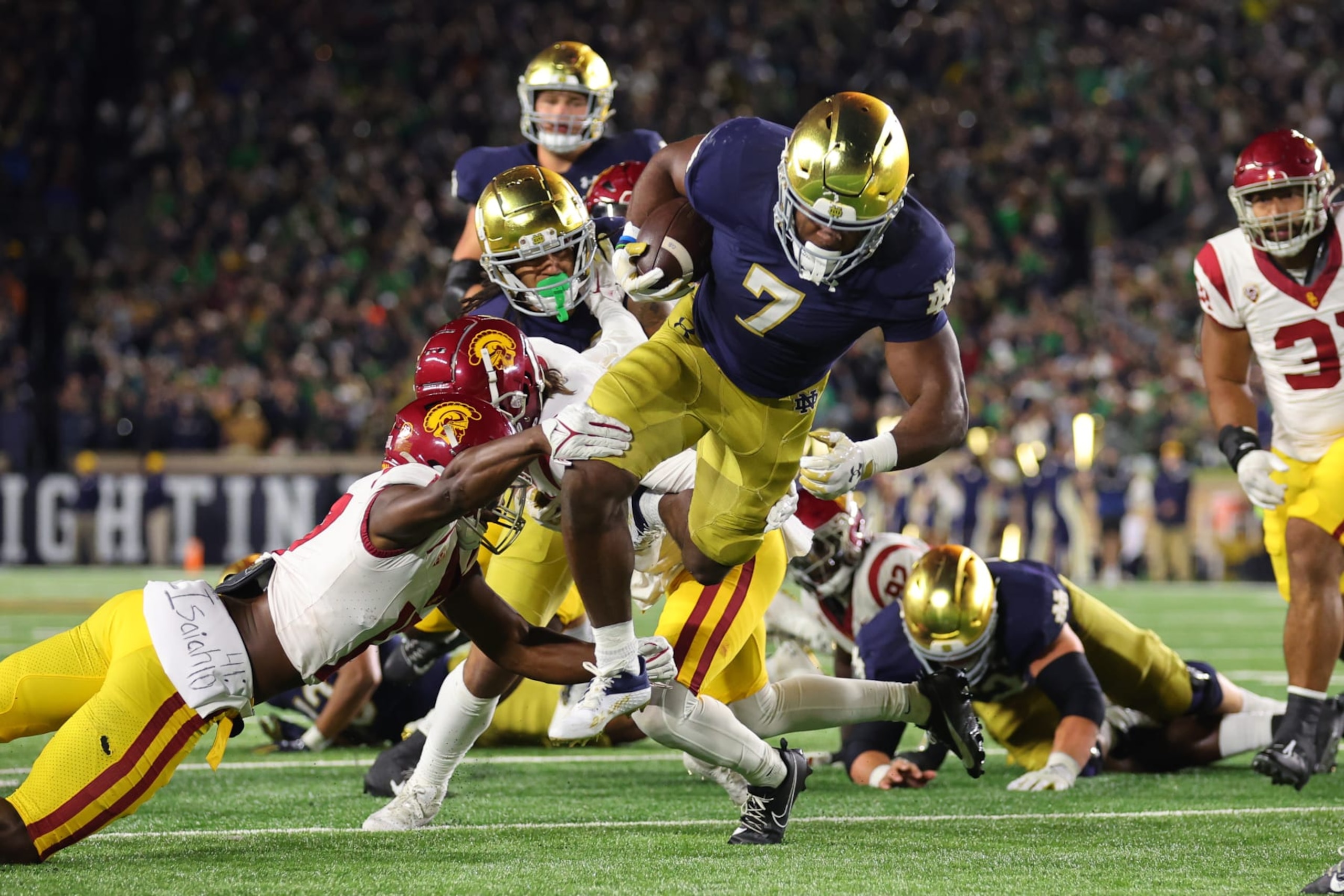 SOUTH BEND, INDIANA - OCTOBER 14: Audric Estime #7 of the Notre Dame Fighting Irish runs with the ball against the USC Trojans during the first half at Notre Dame Stadium on October 14, 2023 in South Bend, Indiana. (Photo by Michael Reaves/Getty Images)