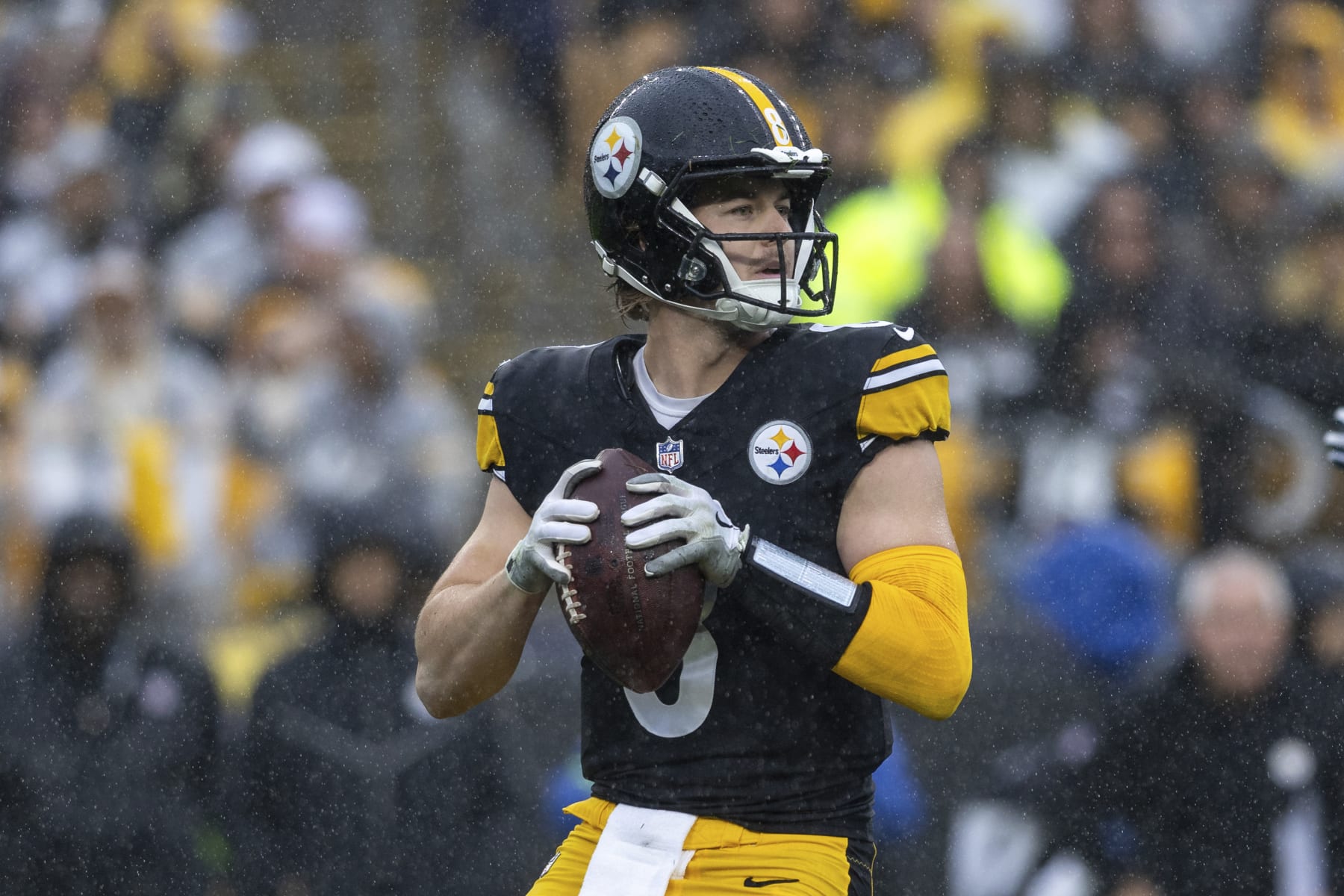 Pittsburgh Steelers quarterback Kenny Pickett (8) looks to throw during an NFL football game, Sunday, Oct. 29, 2023, in Pittsburgh. (AP Photo/Matt Durisko)