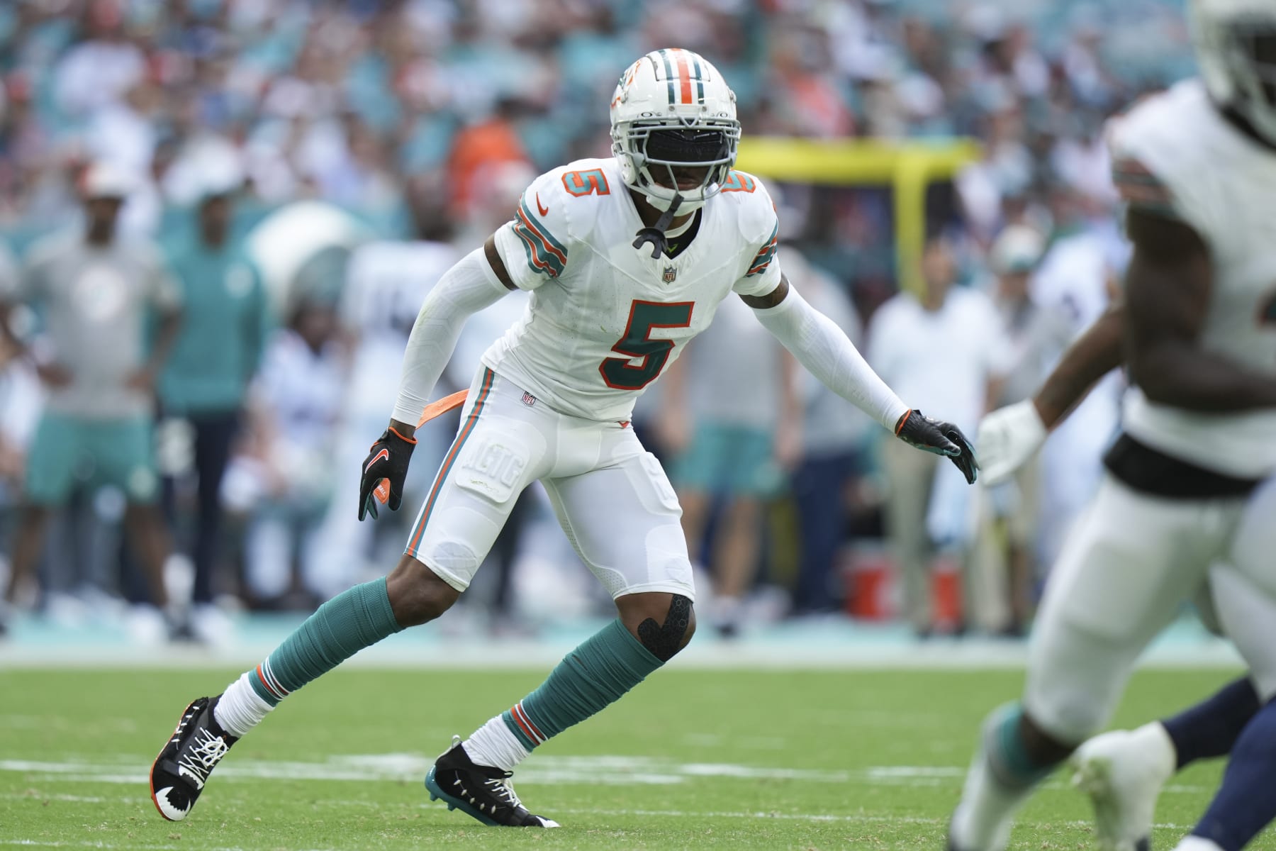 MIAMI GARDENS, FL - OCTOBER 29: Miami Dolphins cornerback Jalen Ramsey (5) defends in the secondary during the game between the New England Patriots and the Miami Dolphins on Sunday, October 29, 2023 at Hard Rock Stadium, Miami Gardens, Fla. (Photo by Peter Joneleit/Icon Sportswire via Getty Images)