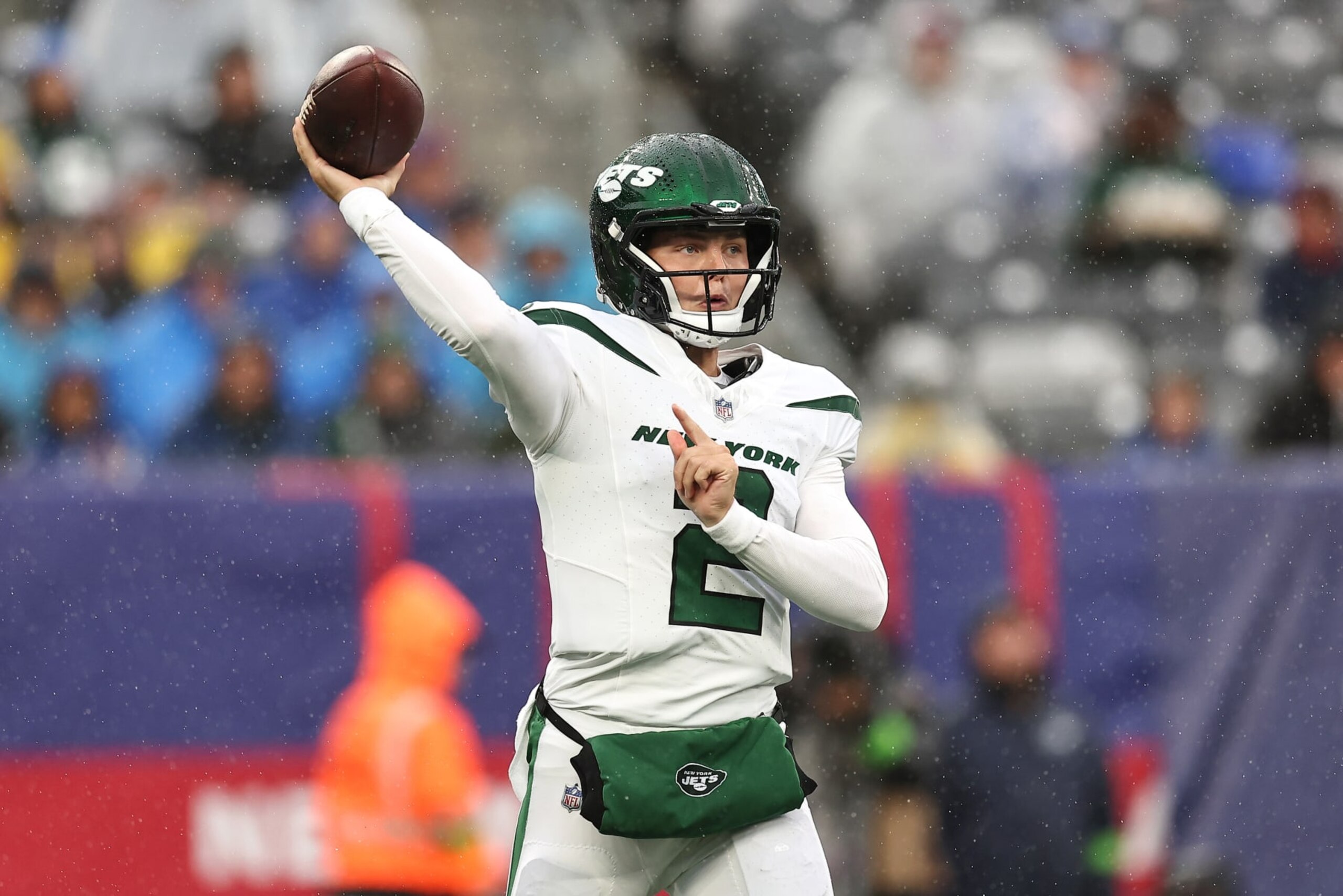 EAST RUTHERFORD, NEW JERSEY - OCTOBER 29: Zach Wilson #2 of the New York Jets attempts a pass during the first quarter against the New York Giants at MetLife Stadium on October 29, 2023 in East Rutherford, New Jersey. (Photo by Dustin Satloff/Getty Images)