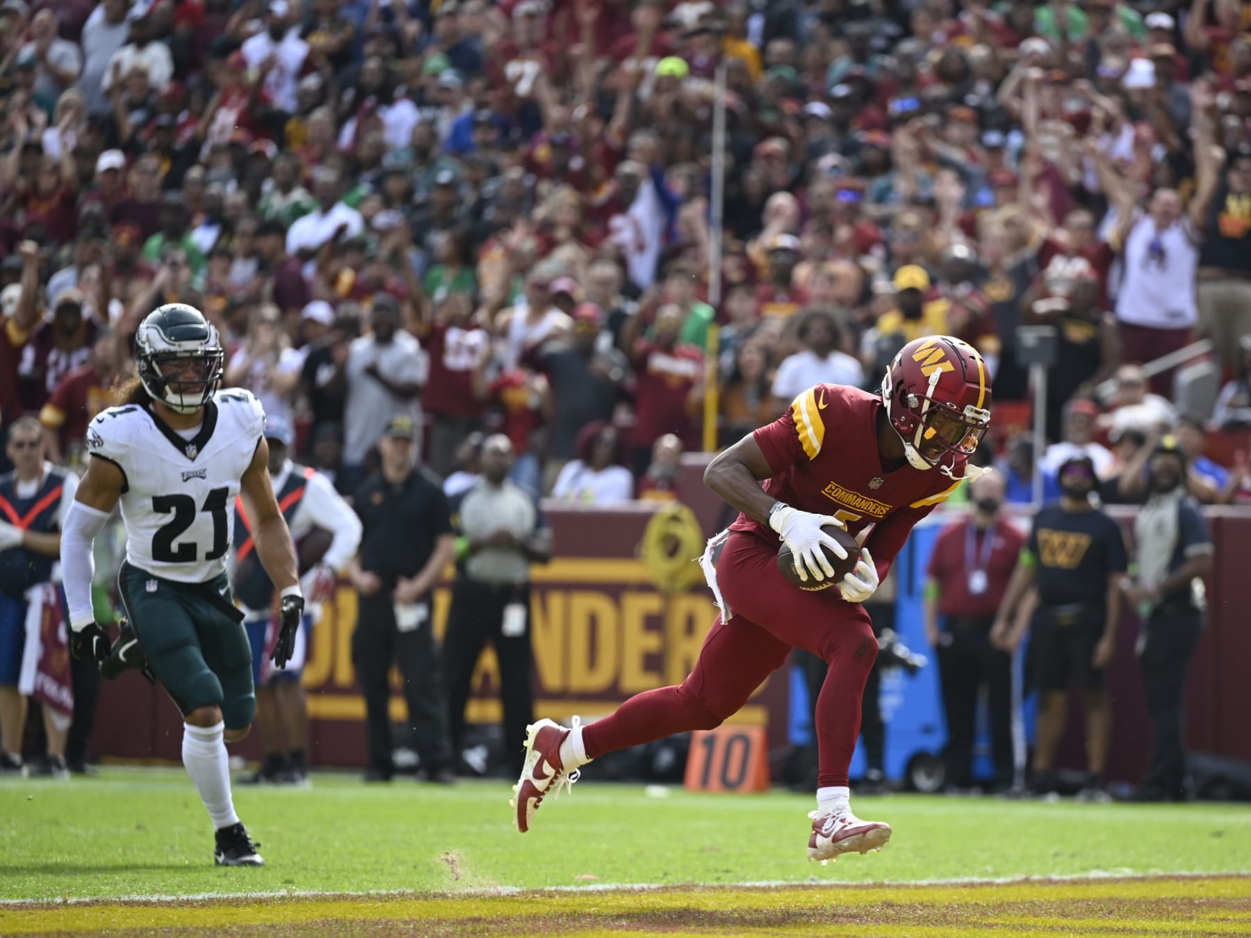 LANDOVER, MD - OCTOBER 29:Washington Commanders wide receiver Jahan Dotson (1) scores a second quarter touchdown during the game against the Philadelphia Eagles at FedEx Field on October 29, 2023. (Photo by John McDonnell/The Washington Post via Getty Images) LANDOVER, MD - OCTOBER 29:Washington Commanders wide receiver Jahan Dotson (1) scores a second quarter touchdown during the game against the Philadelphia Eagles at FedEx Field on October 29, 2023. (Photo by John McDonnell/The Washington Post via Getty Images)