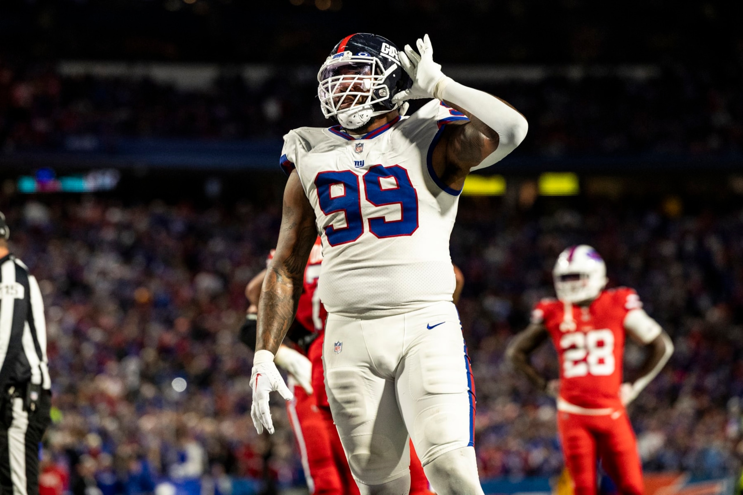 ORCHARD PARK, NEW YORK - OCTOBER 15: Leonard Williams #99 of the New York Giants reacts during the game against the Buffalo Bills at Highmark Stadium on October 15, 2023 in Orchard Park, New York. The Bills beat the Giants 14-9. (Photo by Lauren Leigh Bacho/Getty Images) ORCHARD PARK, NEW YORK - OCTOBER 15: Leonard Williams #99 of the New York Giants reacts during the game against the Buffalo Bills at Highmark Stadium on October 15, 2023 in Orchard Park, New York. The Bills beat the Giants 14-9. (Photo by Lauren Leigh Bacho/Getty Images)